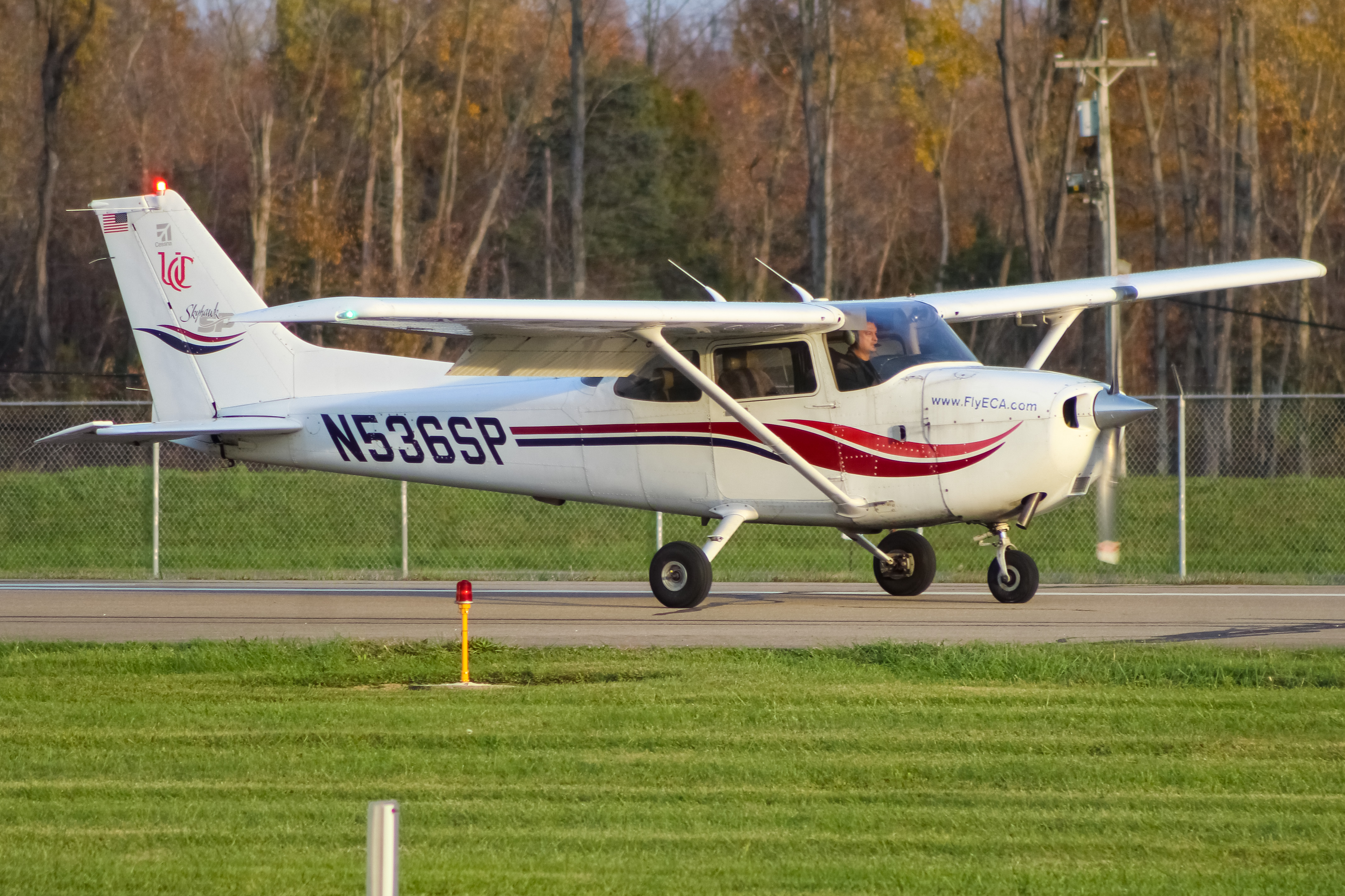 Full size: PRIVATE Cessna 172 N536SP at Clermont County Airport