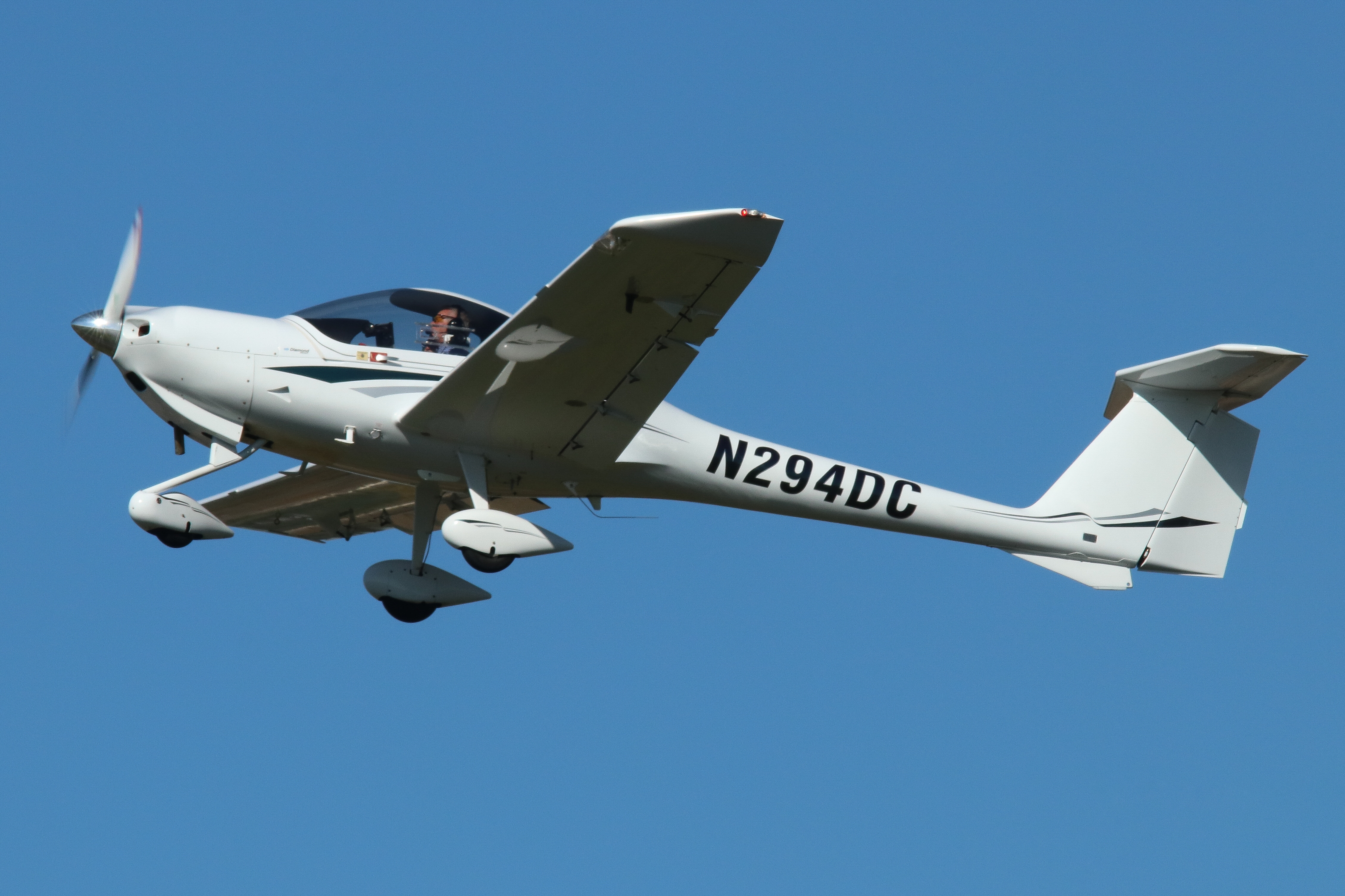 Full size: PRIVATE Diamond DV20 N294DC at Wings Field Airport