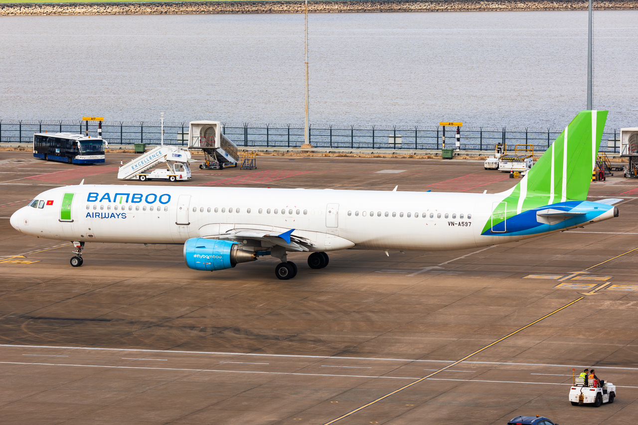 Full size: Bamboo Airways Airbus A321-200 VN-A597 at Macau International Airport