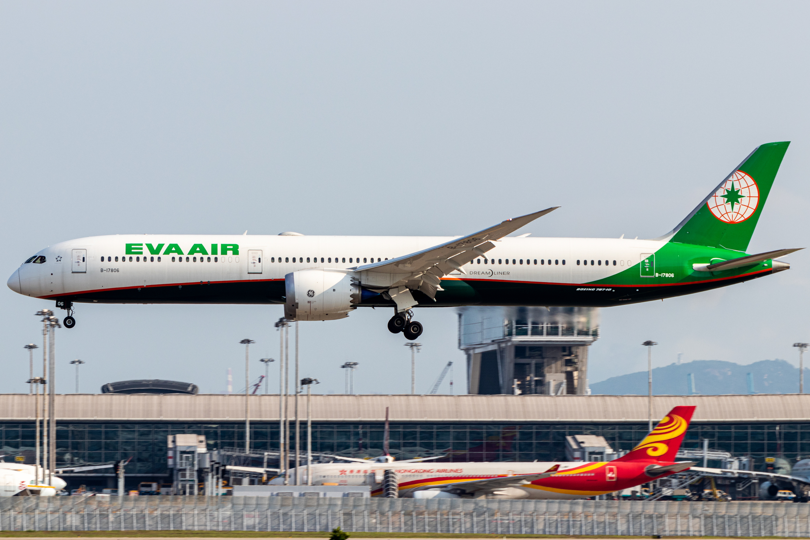 Full size: EVA Air Boeing 787-10 B-17806 at Hong Kong International Airport