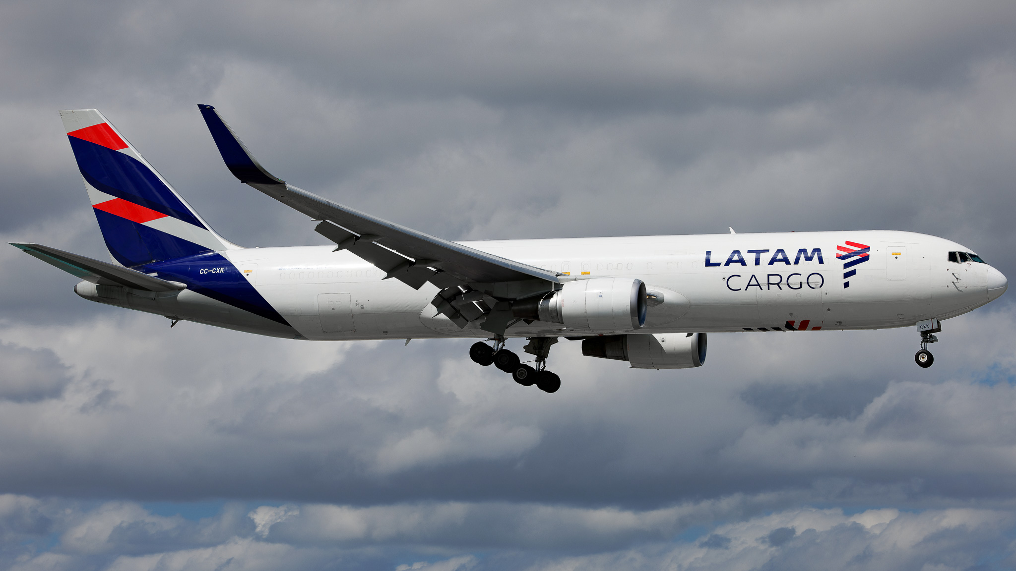 Full size: LATAM Cargo Boeing 767-300F CC-CXK at Miami International Airport