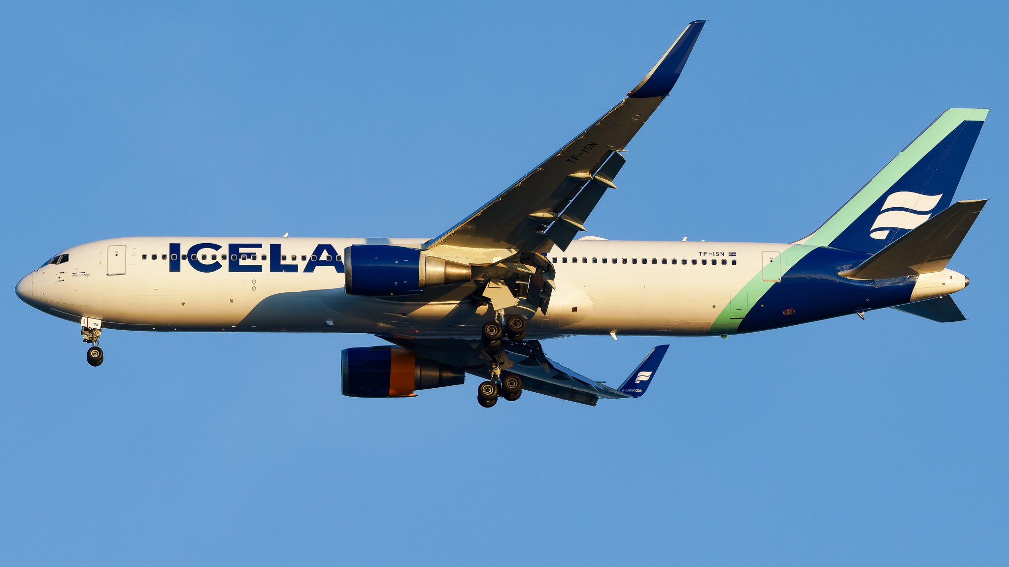 Full size: Icelandair Boeing 767-300ER TF-ISN at John F. Kennedy International Airport