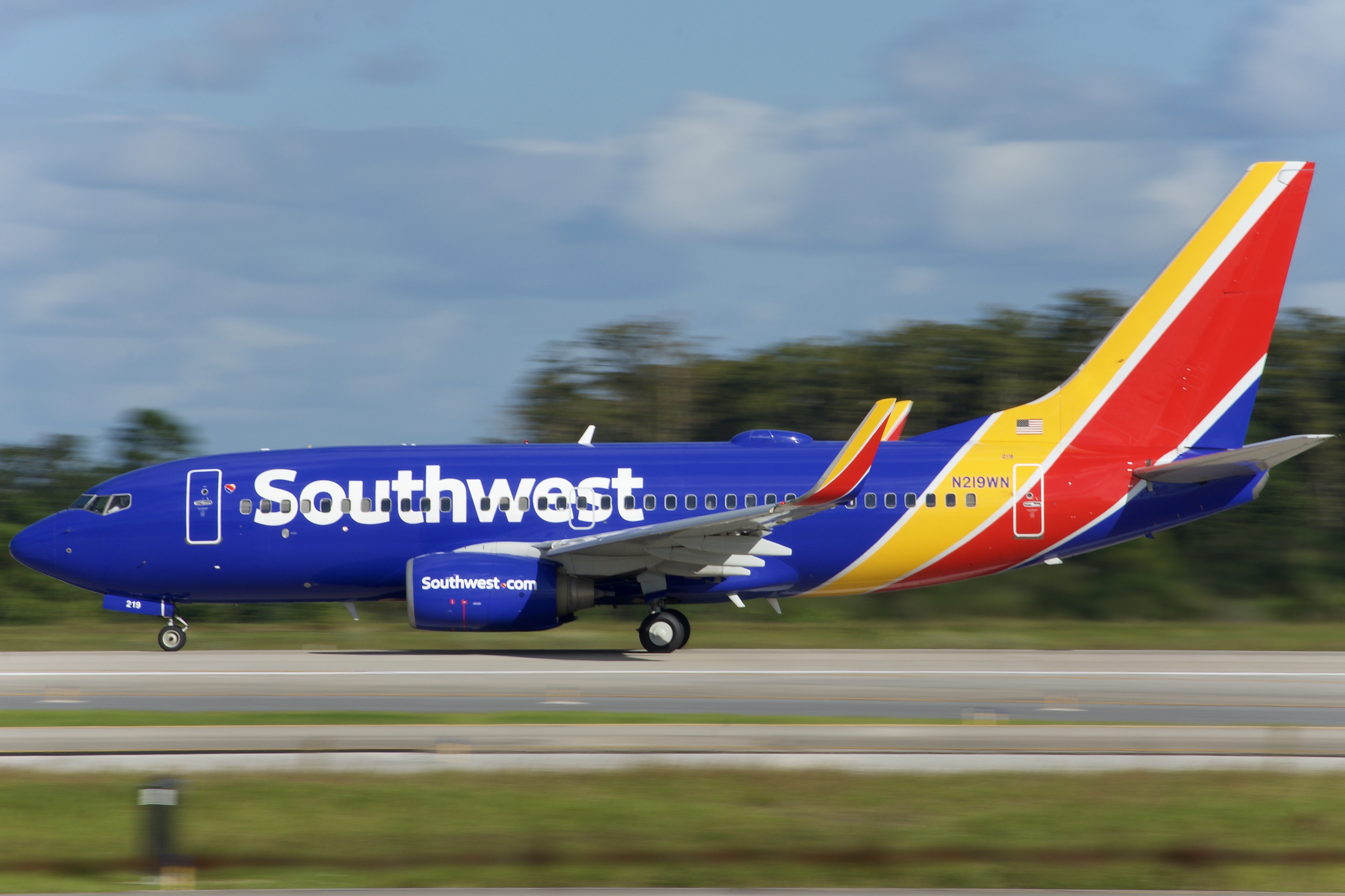 Full size: Southwest Airlines Boeing 737-700 N219WN at Orlando International Airport