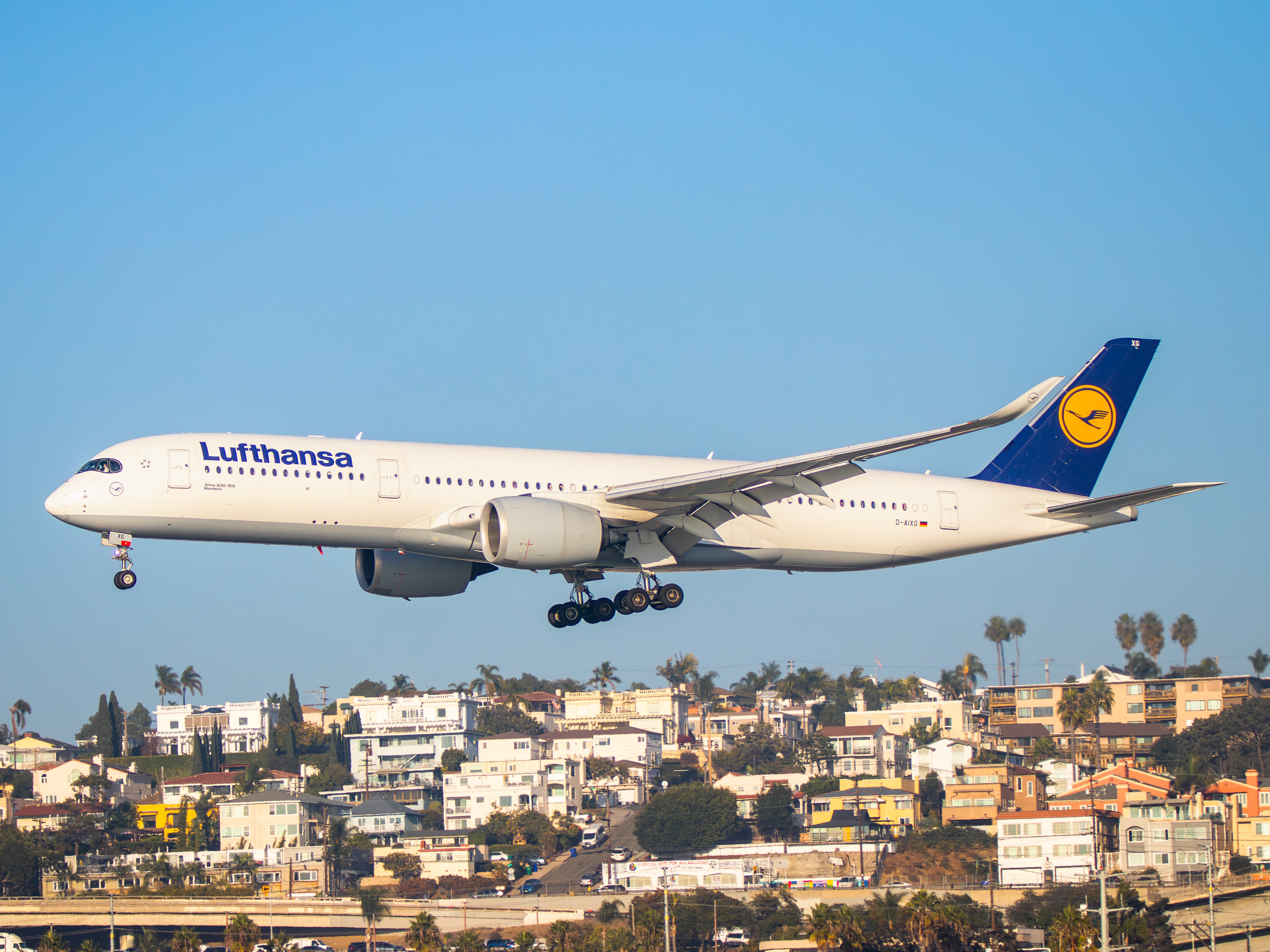 Full size: Lufthansa  Airbus A350-900 D-AIXG at San Diego International Airport