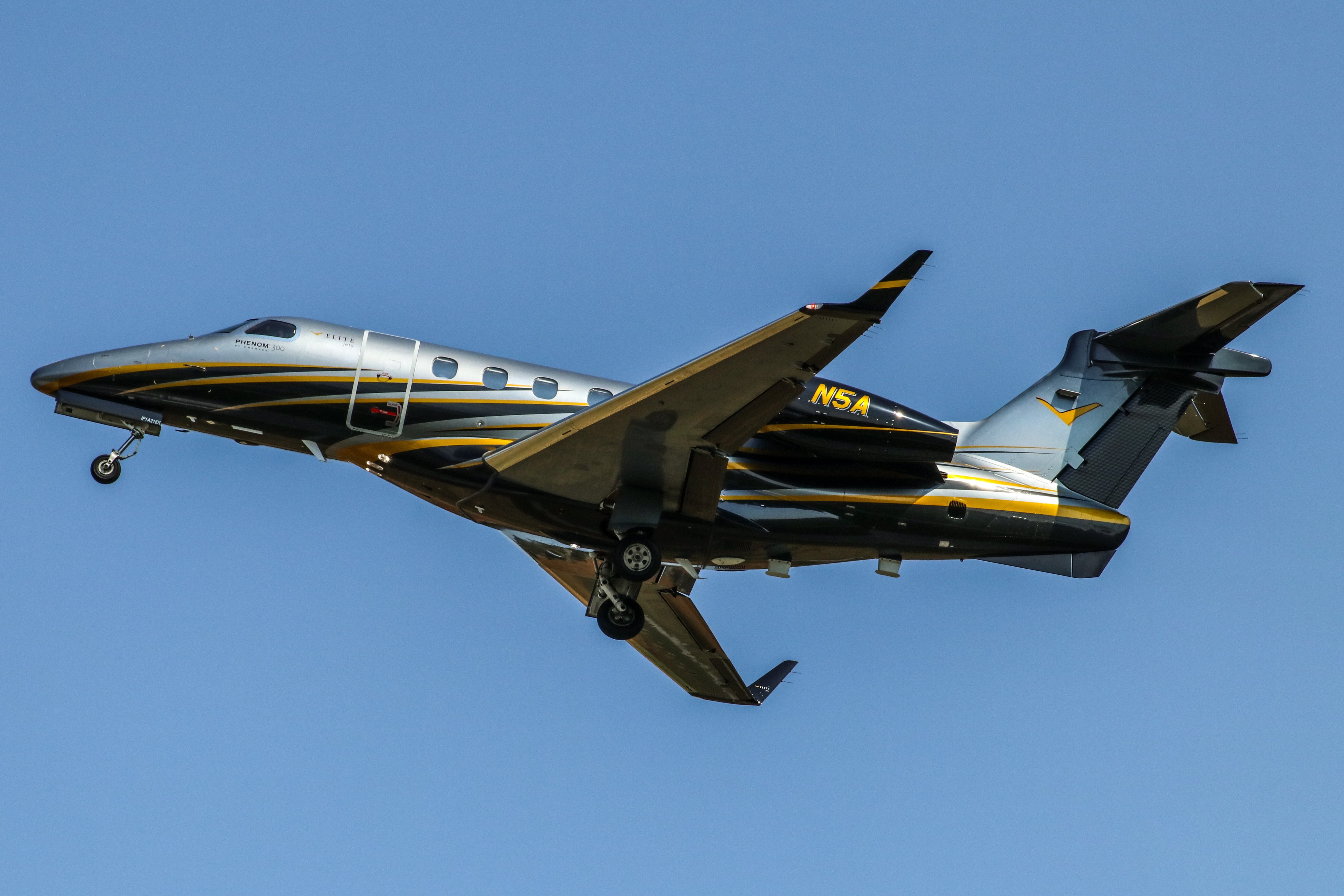 Full size: Randolph Aviation Embraer Phenom 300 N5A at York Airport