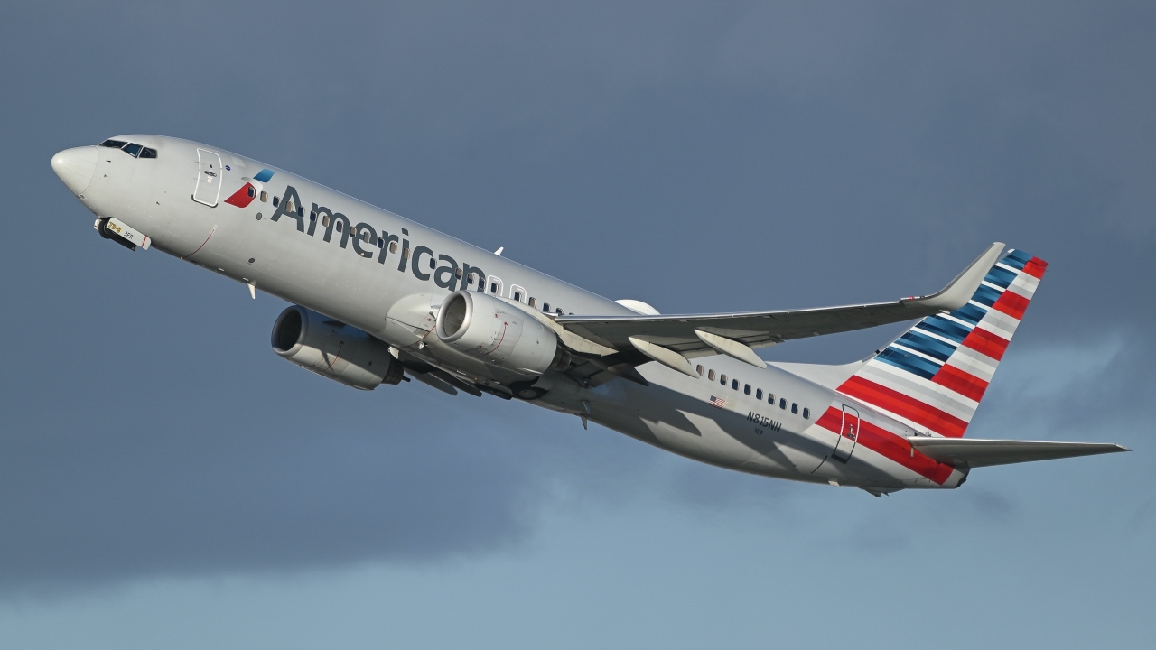 Full size: American Airlines Boeing 737-800 N815NN at Los Angeles International Airport