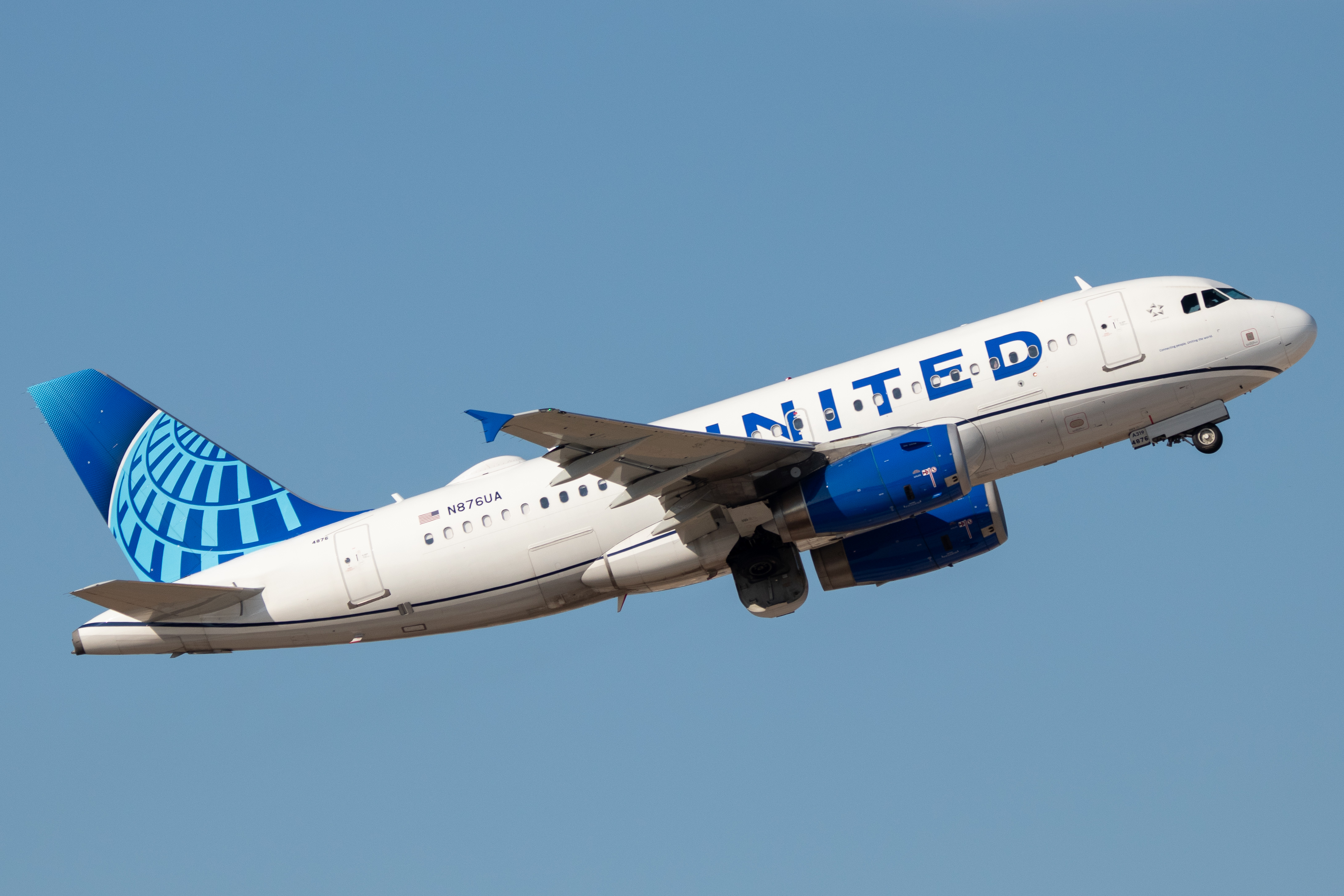 Full size: United Airlines Airbus A319 N876UA at San Antonio International Airport