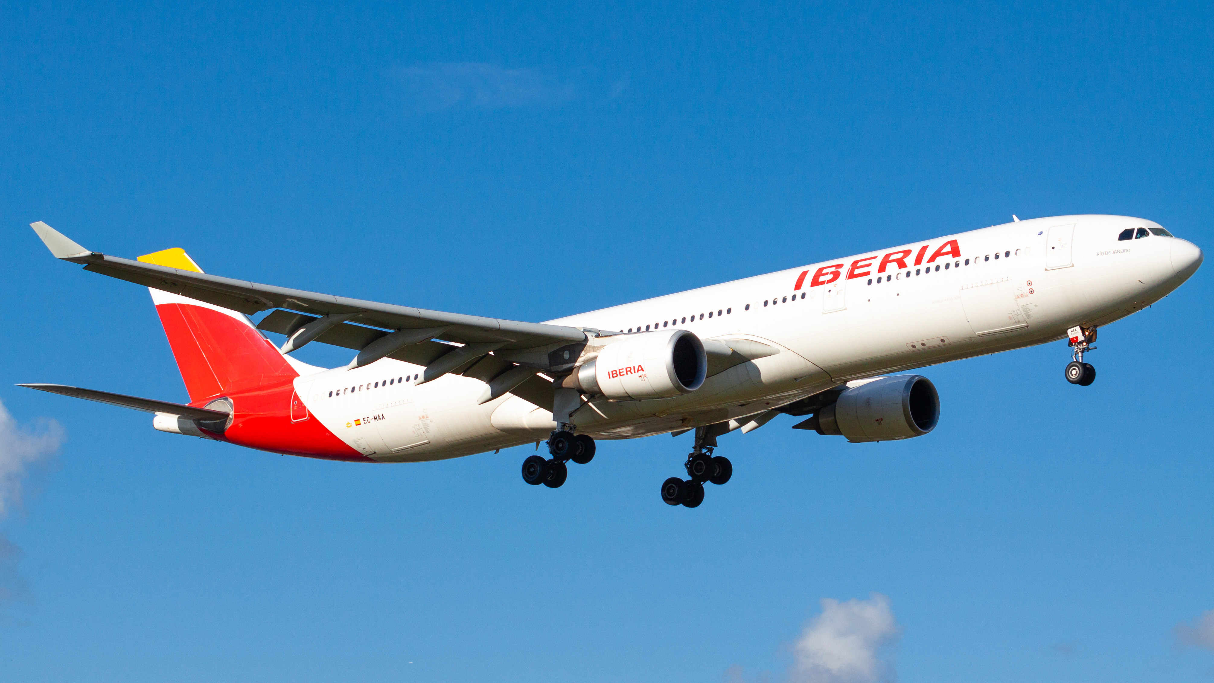 Full size: Iberia Airbus A330-300 EC-MAA at Miami International Airport