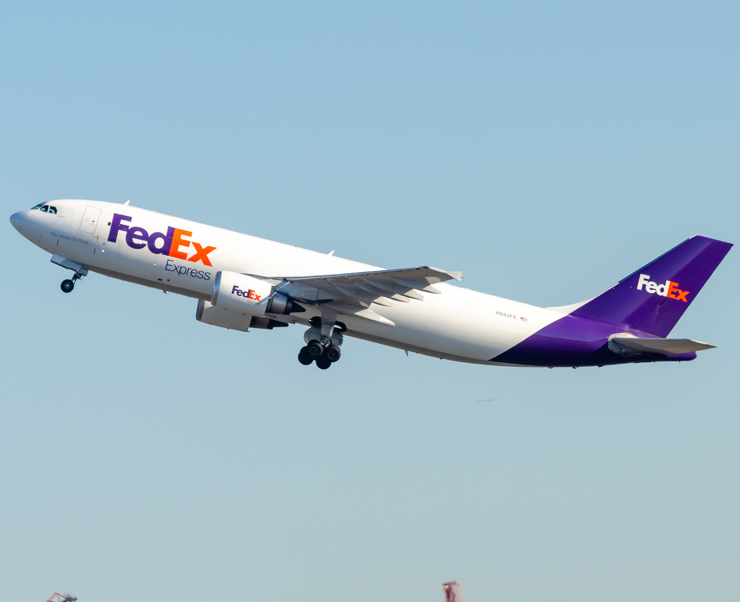 Full size: FedEx Airbus A300-600 N682FE at Newark Liberty International Airport