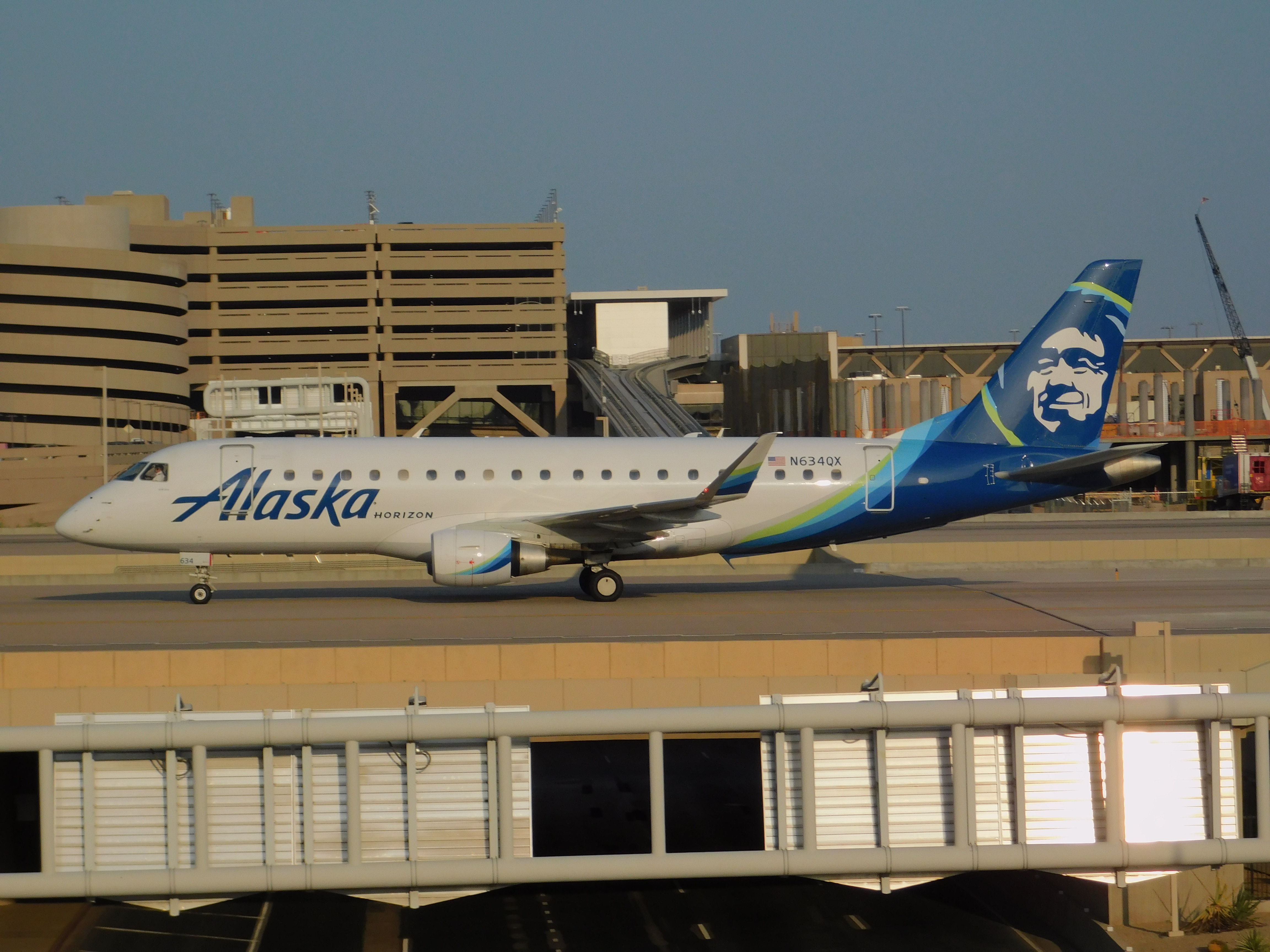 Full size: Alaska Airlines  Embraer E175 N634QX at Phoenix Sky Harbor International Airport