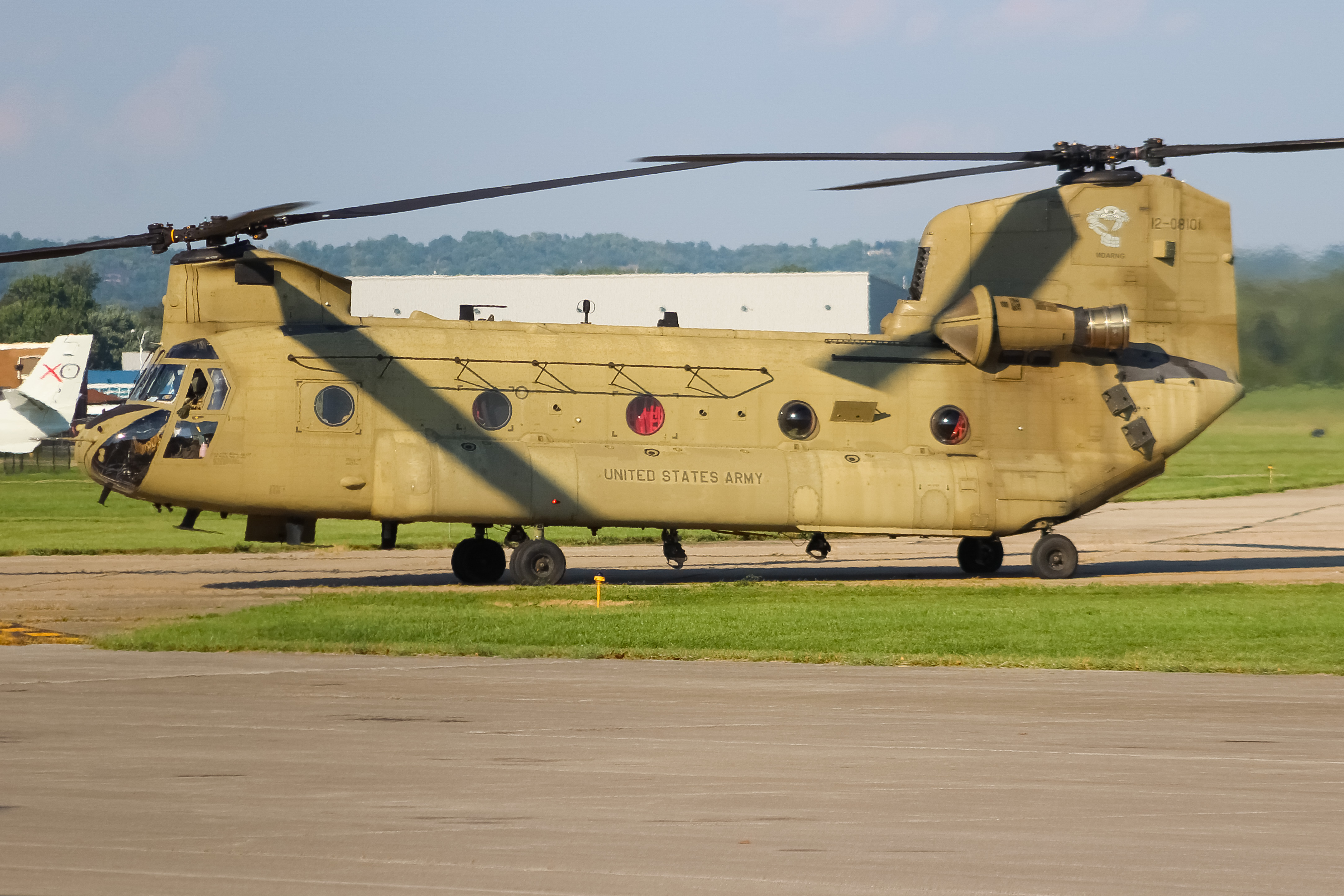 Full size: USA - United States Army Boeing CH-47 Chinook 12-08101 at Cincinnati Municipal Airport/Lunken Field