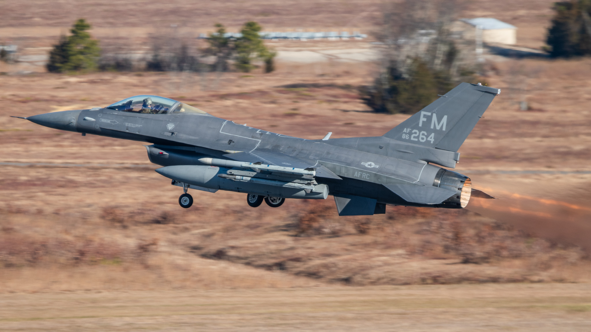 Full size: USAF - United States Air Force General Dynamics F-16 Fighting Falcon 86-0264 at Atlantic City International Airport