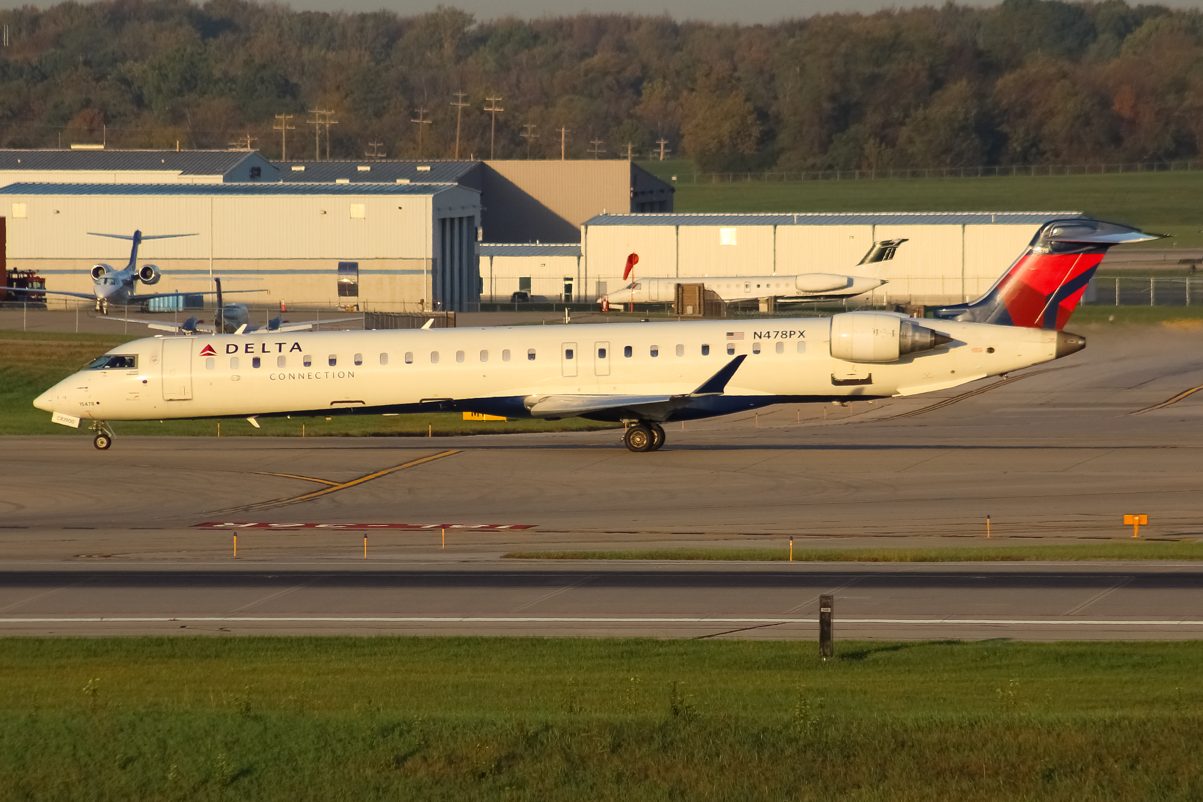 Full size: Delta Connection Mitsubishi CRJ-900 N478PX at Cincinnati/Northern Kentucky International Airport