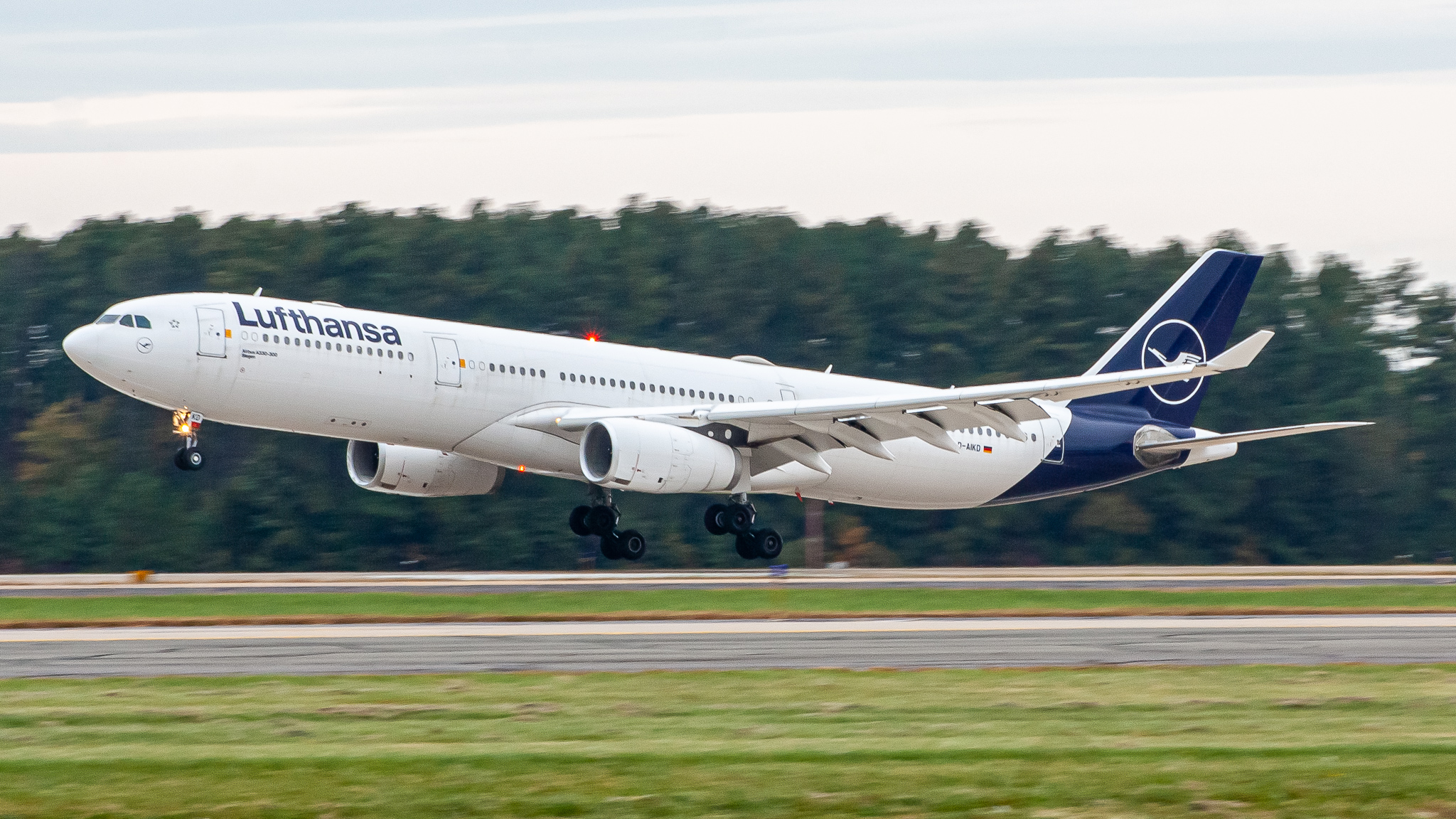 Full size: Lufthansa  Airbus A330-300 D-AIKD at Washington Dulles International Airport