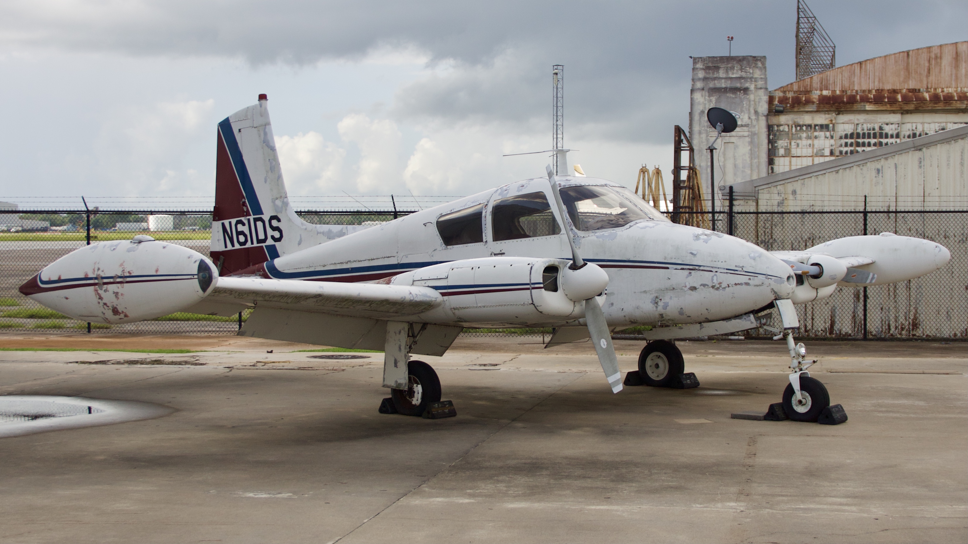 Full size: PRIVATE Cessna 310 N61DS at William P Hobby Airport