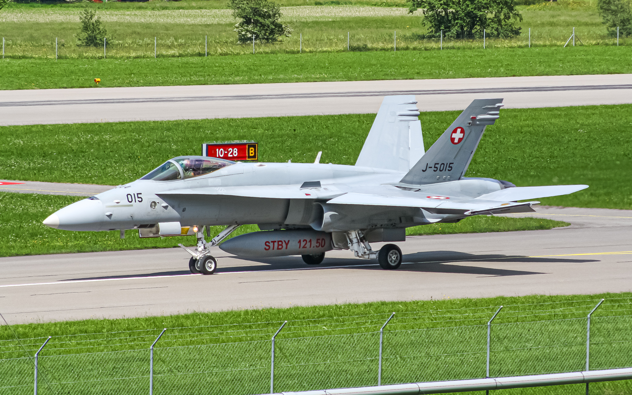 Full size: Swiss Air Force McDonnel Douglas F/A-18 Hornet J-5015 at 