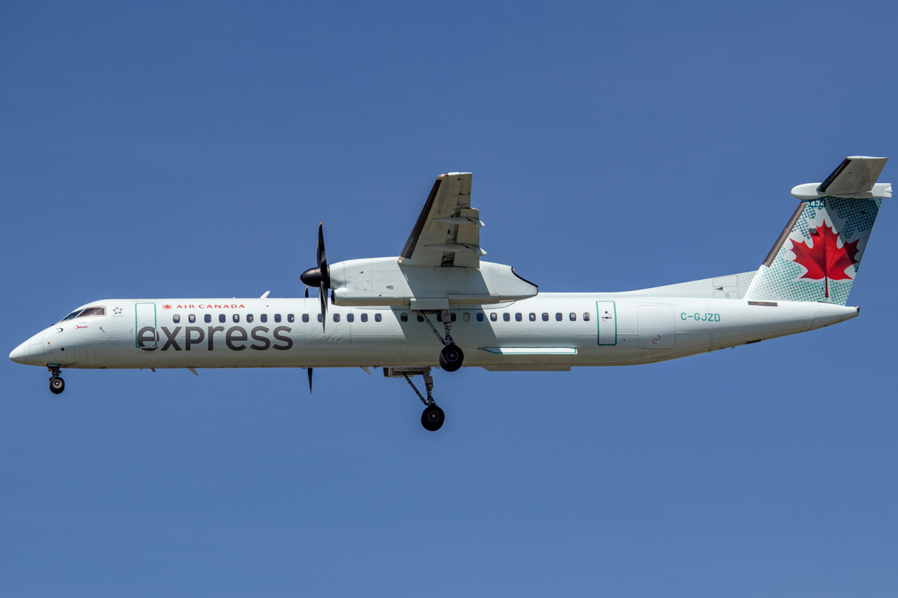 Full size: Air Canada Express De Havilland DHC-8 C-GJZD at Vancouver International Airport