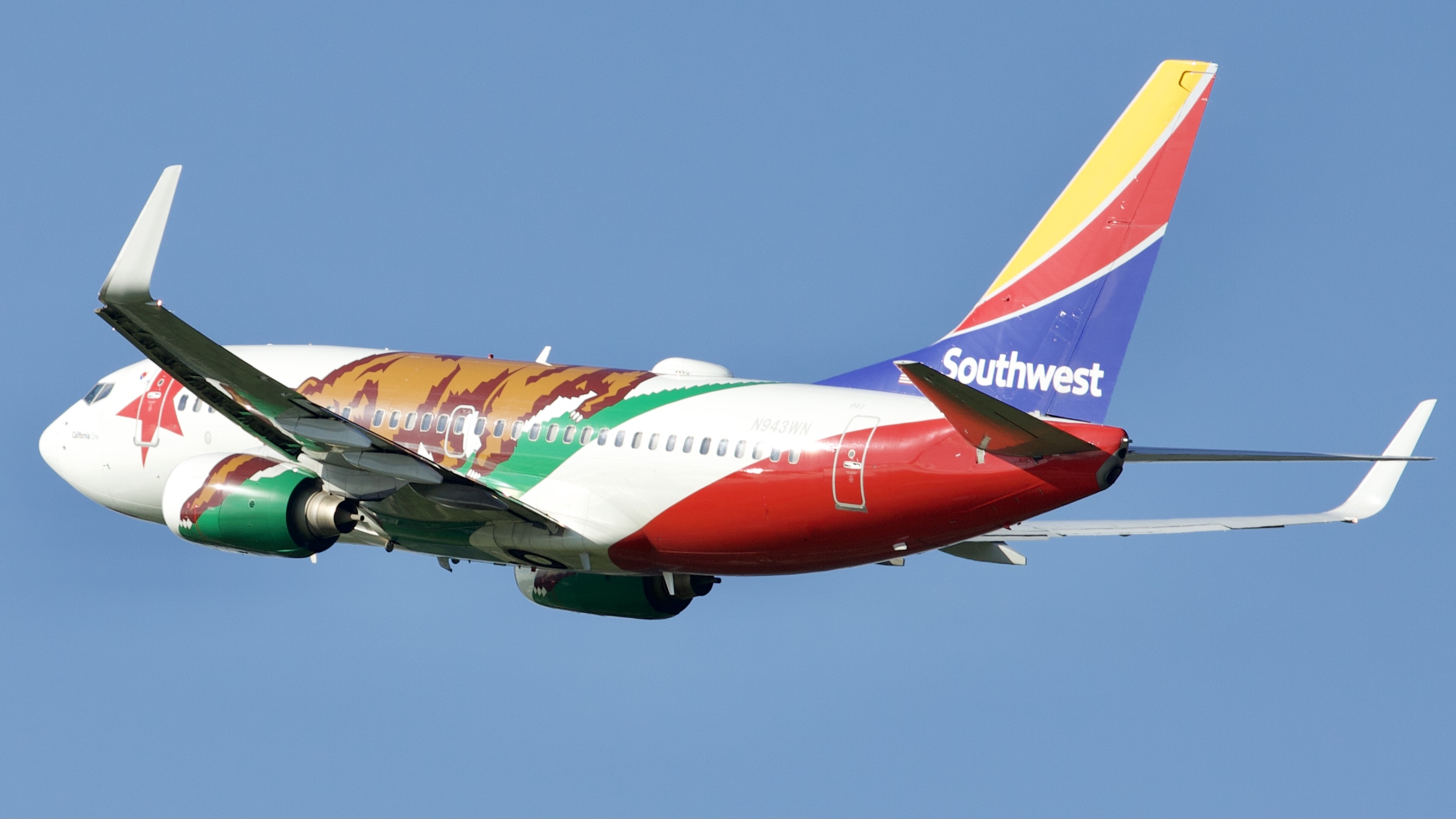 Full size: Southwest Airlines Boeing 737-700 N943WN at William P Hobby Airport