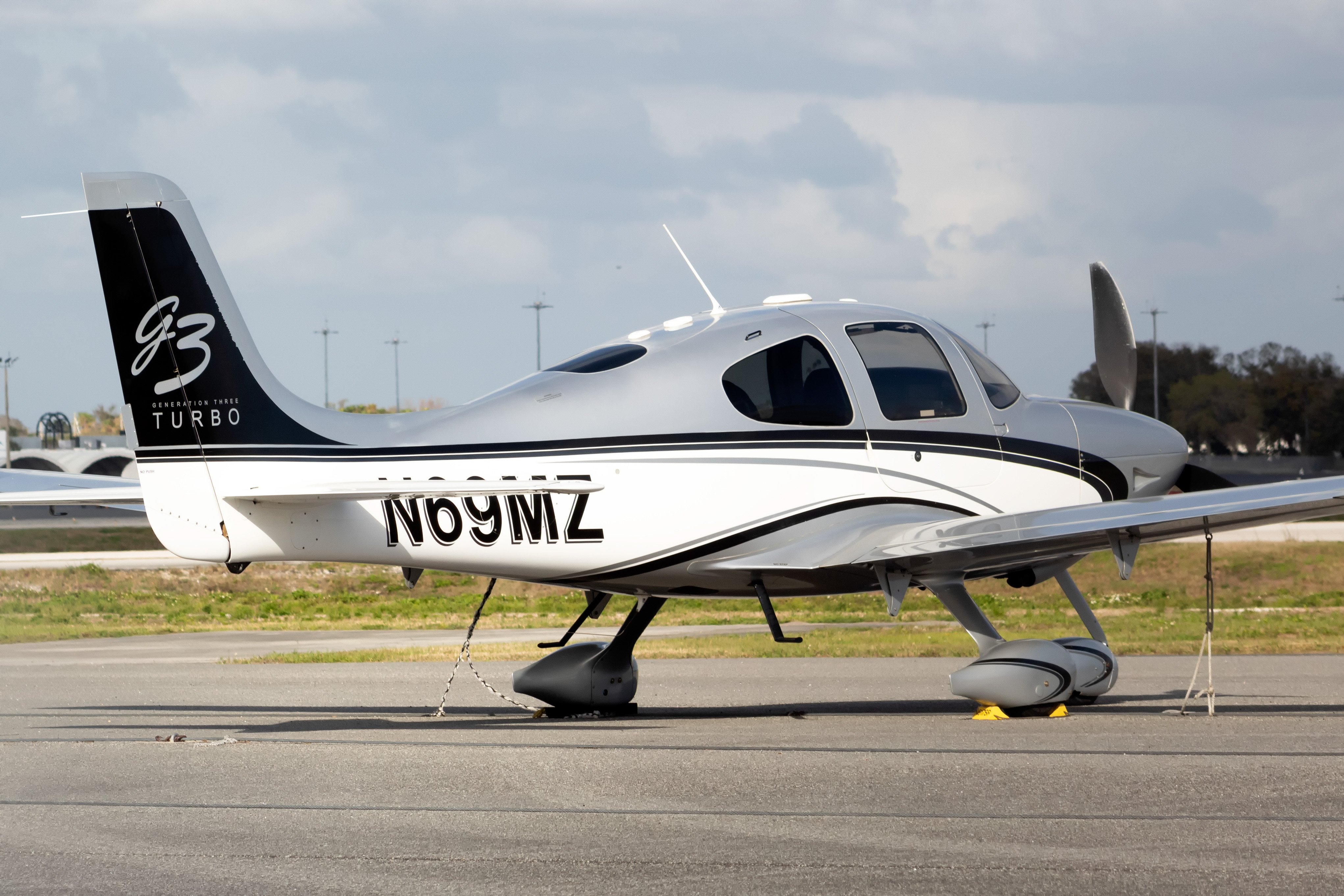 Full size: PRIVATE Cirrus SR22 G3 Turbo N69MZ at Executive Airport