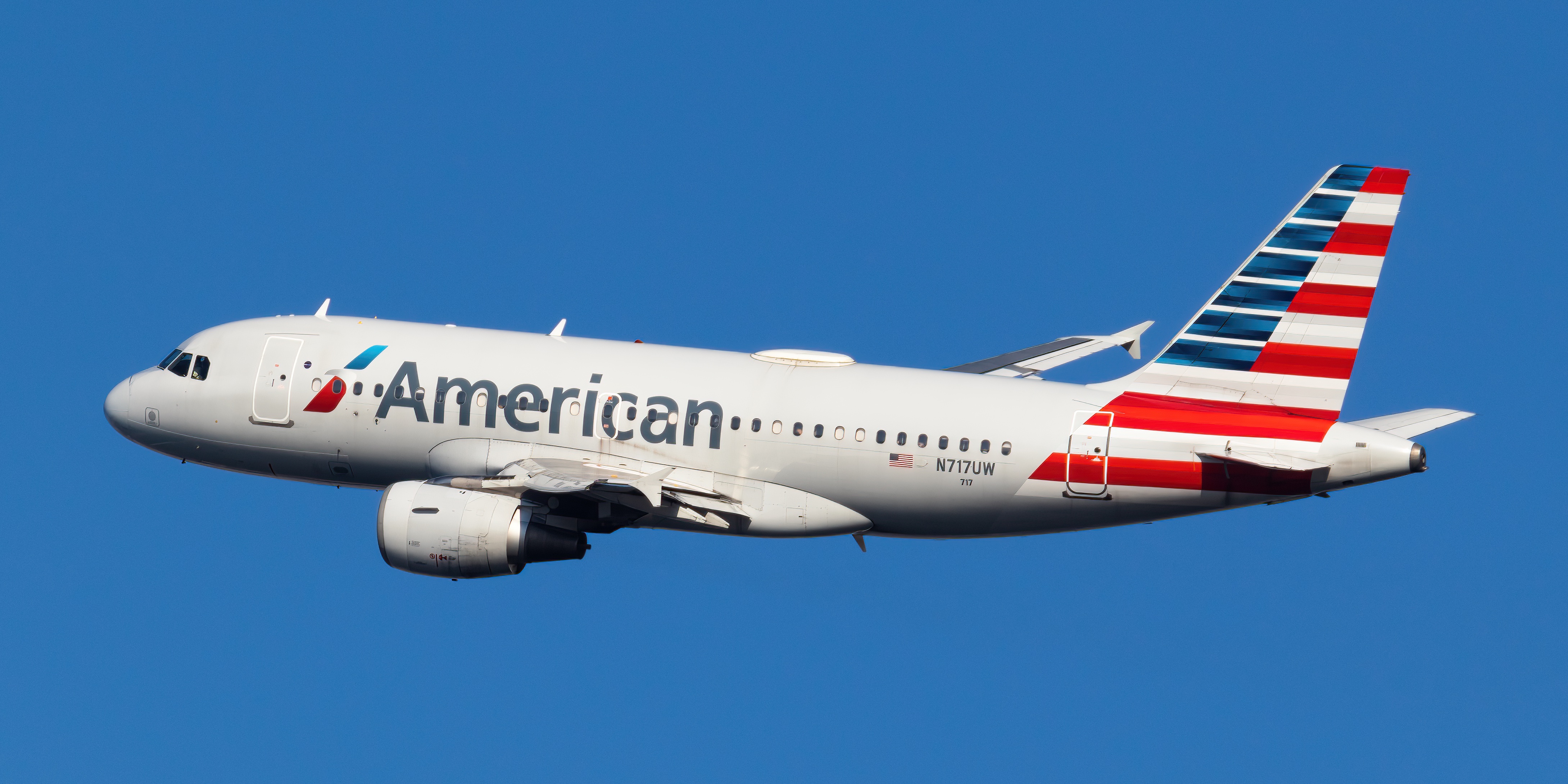 Full size: American Airlines Airbus A319 N717UW at Ronald Reagan National Airport