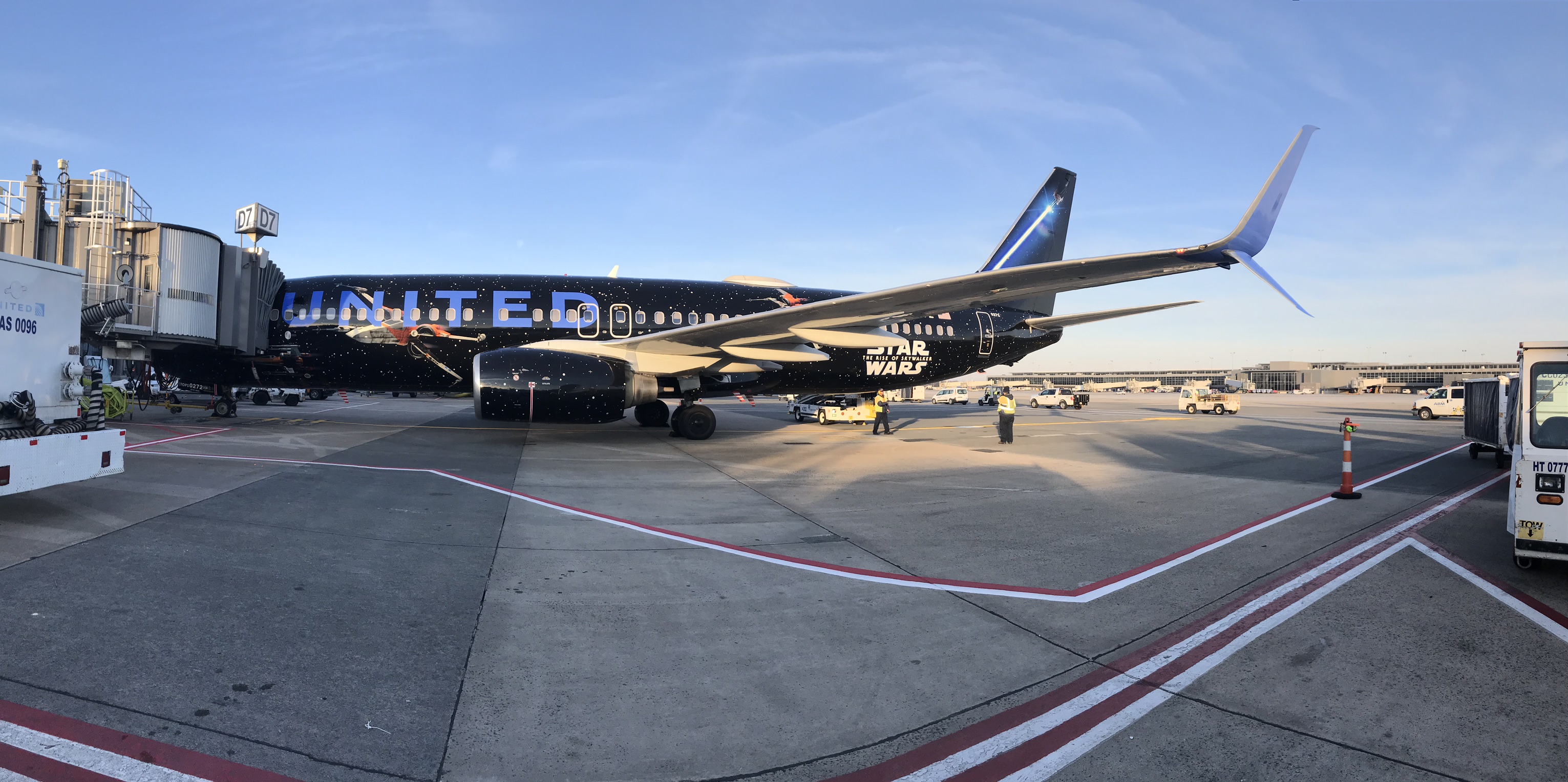 Full size: United Airlines Boeing 737-800 N36272 at Washington Dulles International Airport