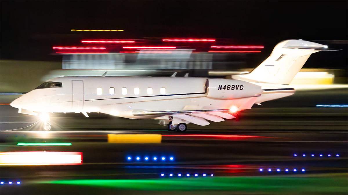 Full size: PRIVATE Bombardier Challenger 350  N488VC at White Plains Westchester County Airport