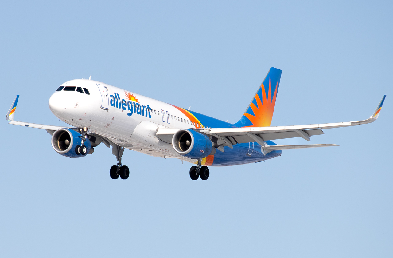 Full size: Allegiant Air Airbus A320 N247NV at Hector International Airport