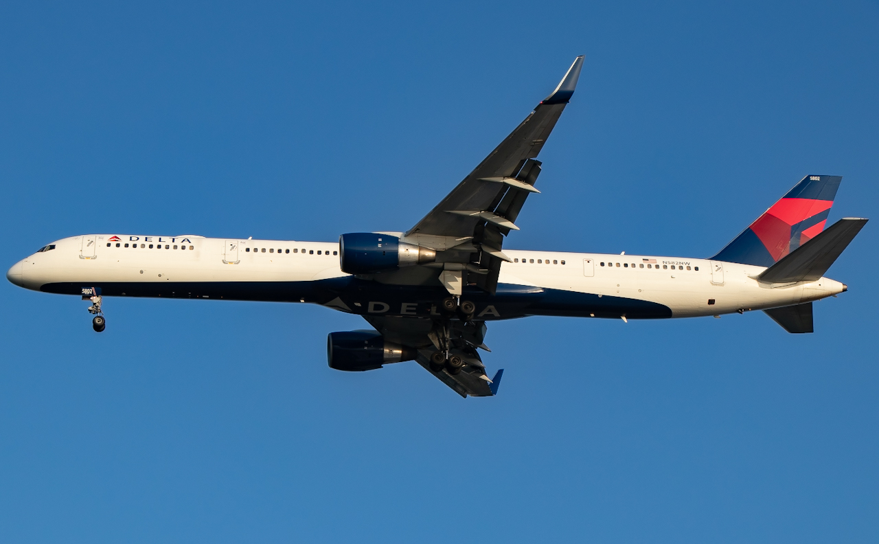 Full size: Delta Airlines Boeing 757-300 N582NW at Tampa International Airport