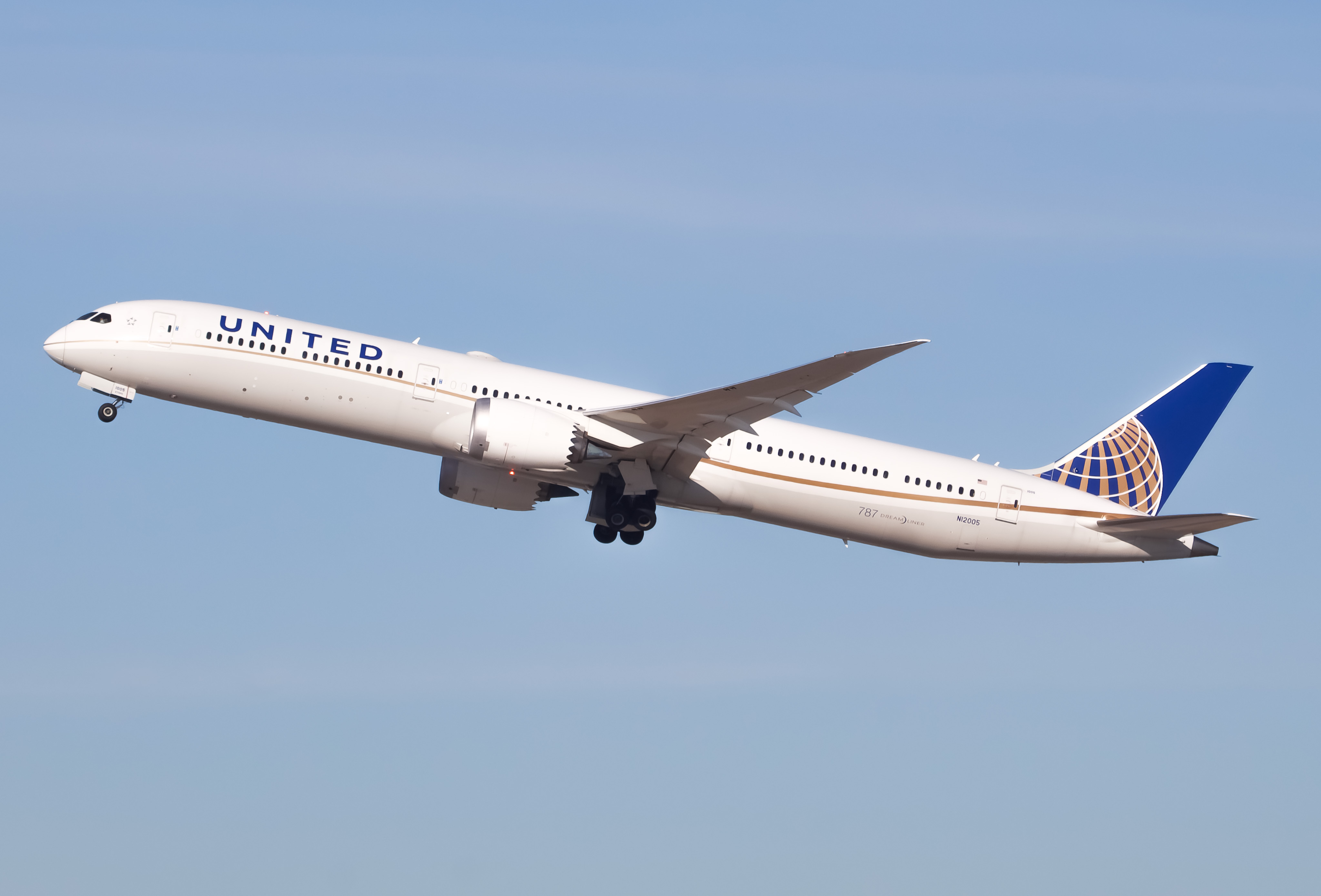 Full size: United Airlines Boeing 787-10 N12005 at Newark Liberty International Airport