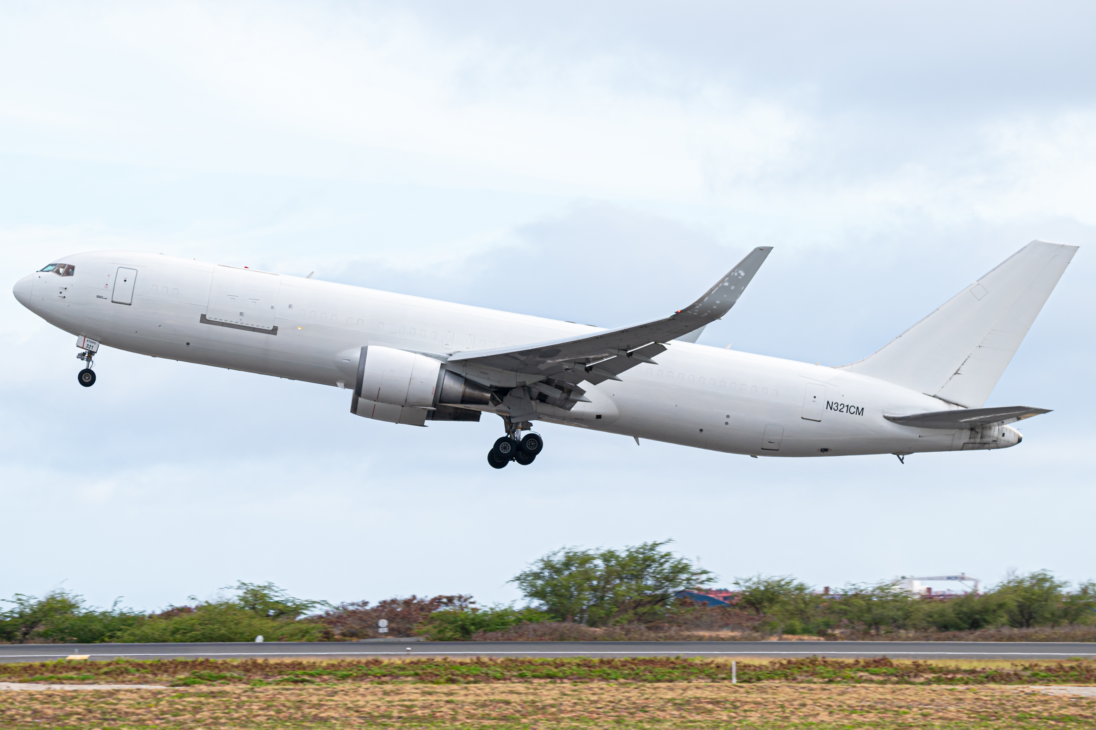 Full size: Northern Air Cargo Boeing 767-300F N321CM at Daniel K Inouye International Airport