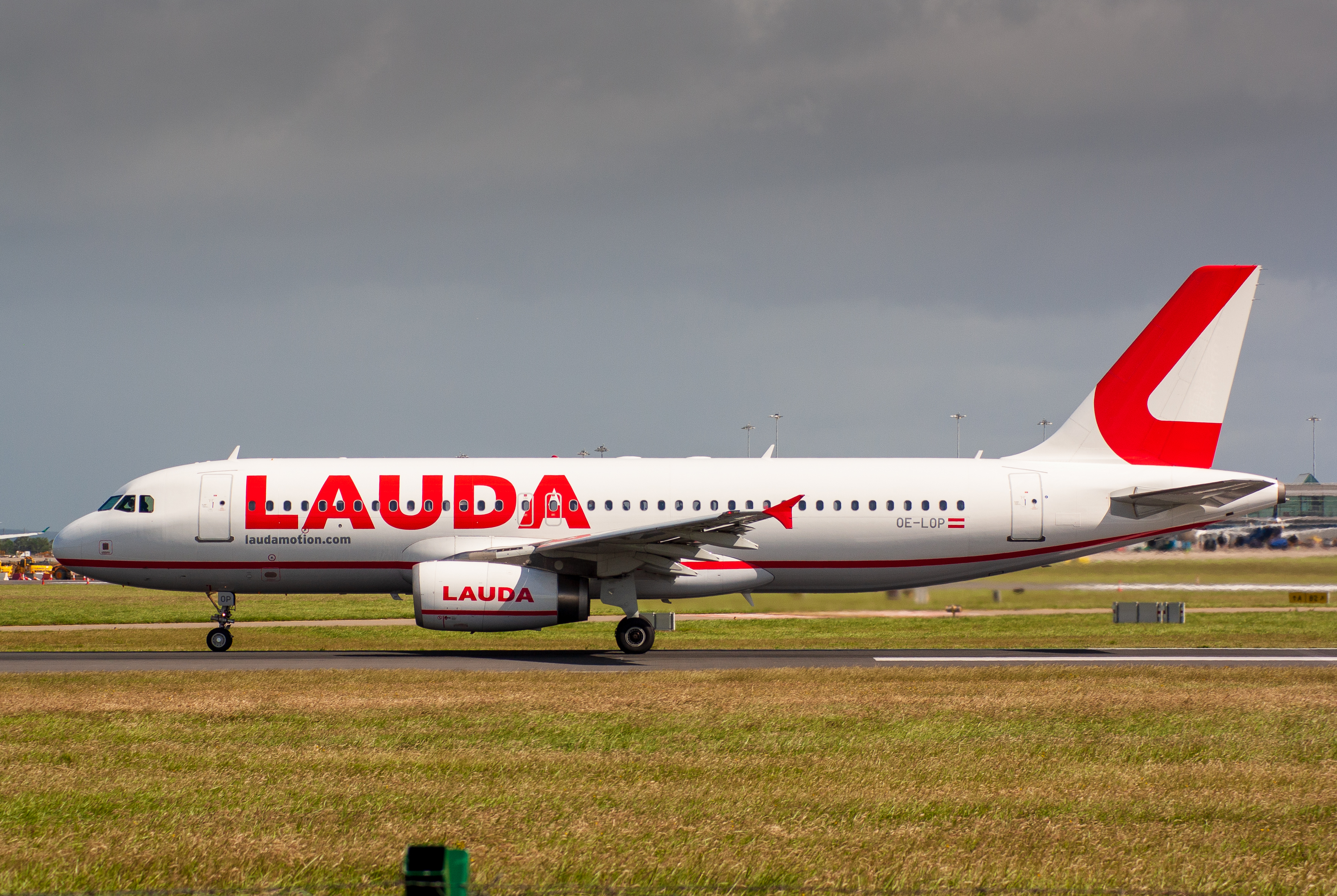 Full size: Laudamotion Airbus A320 OE-LOP at Dublin International Airport