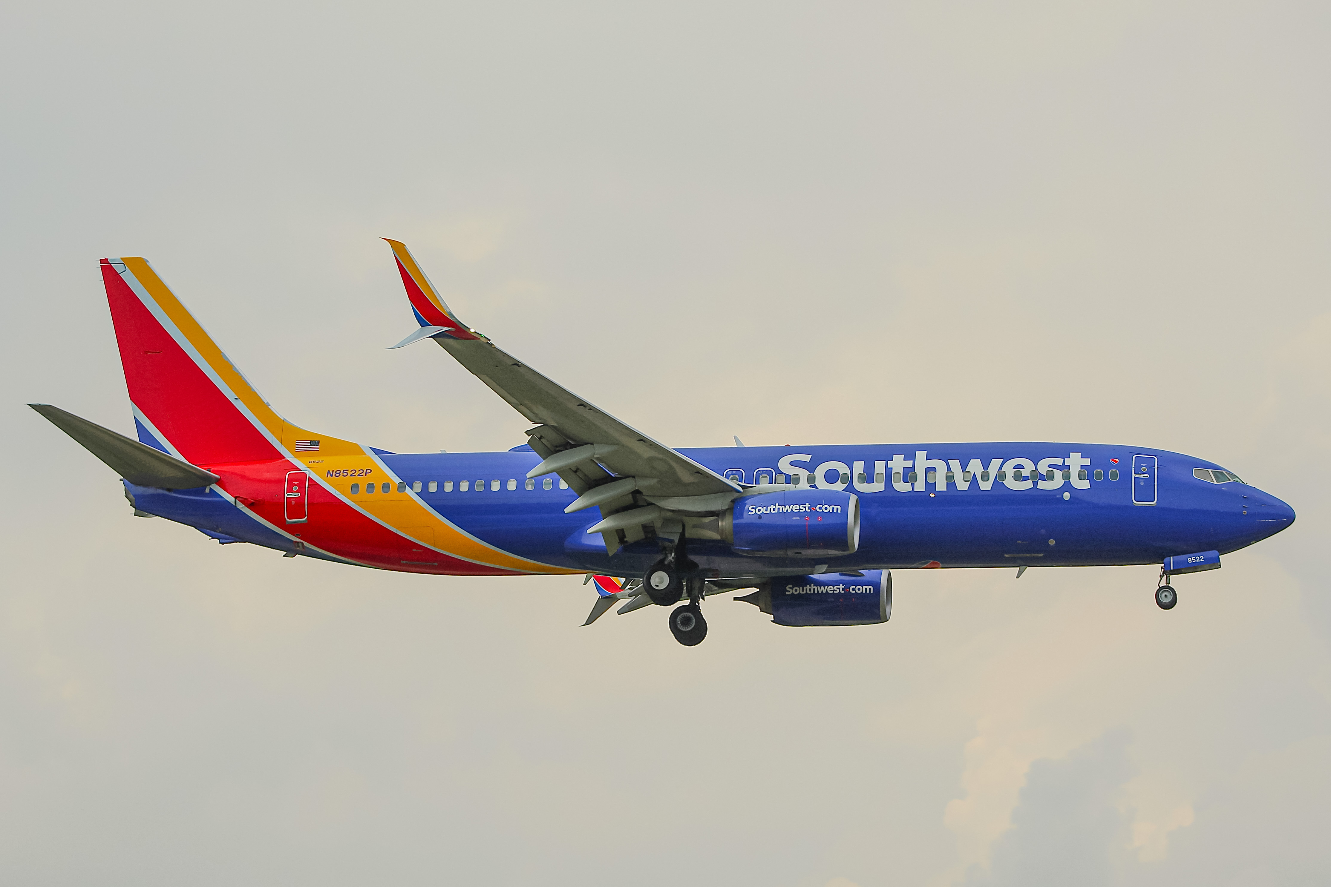 Full size: Southwest Airlines Boeing 737-800 N8522P at General Mitchell International Airport