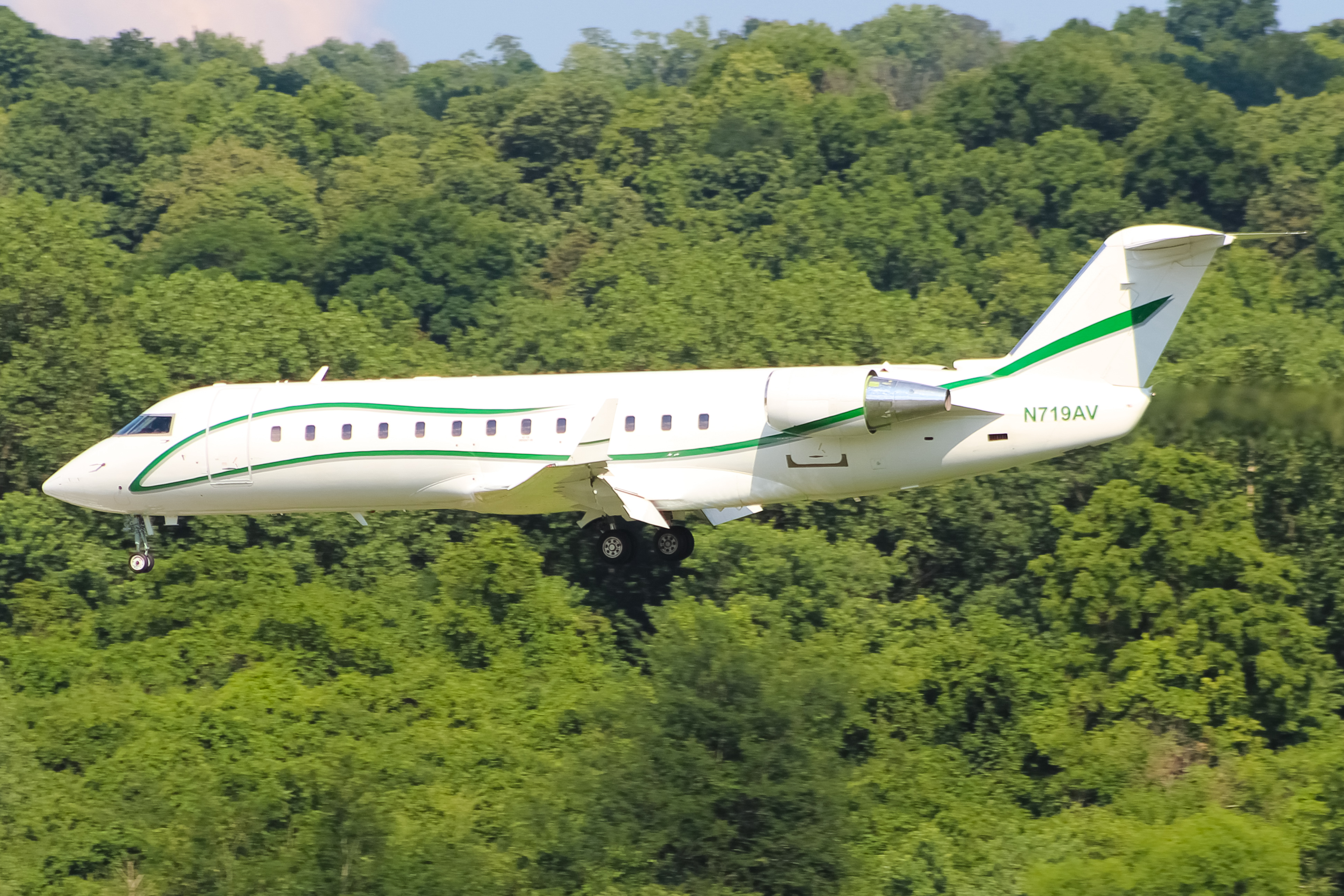 Full size: PRIVATE  Mitsubishi CRJ-100 N719AV at Cincinnati Municipal Airport/Lunken Field