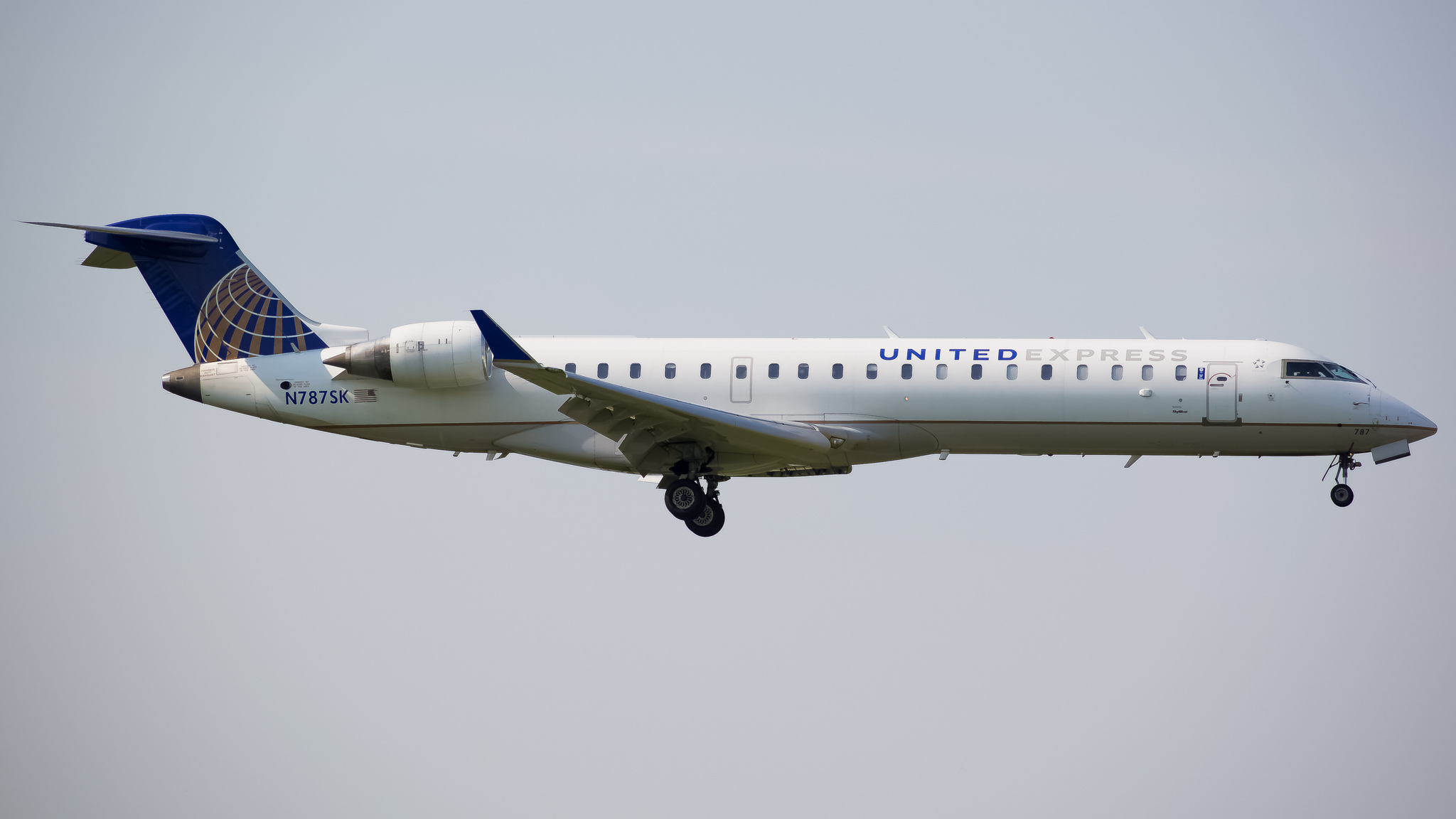 Full size: United Express Mitsubishi CRJ-700 N787SK at Chicago O'Hare International Airport