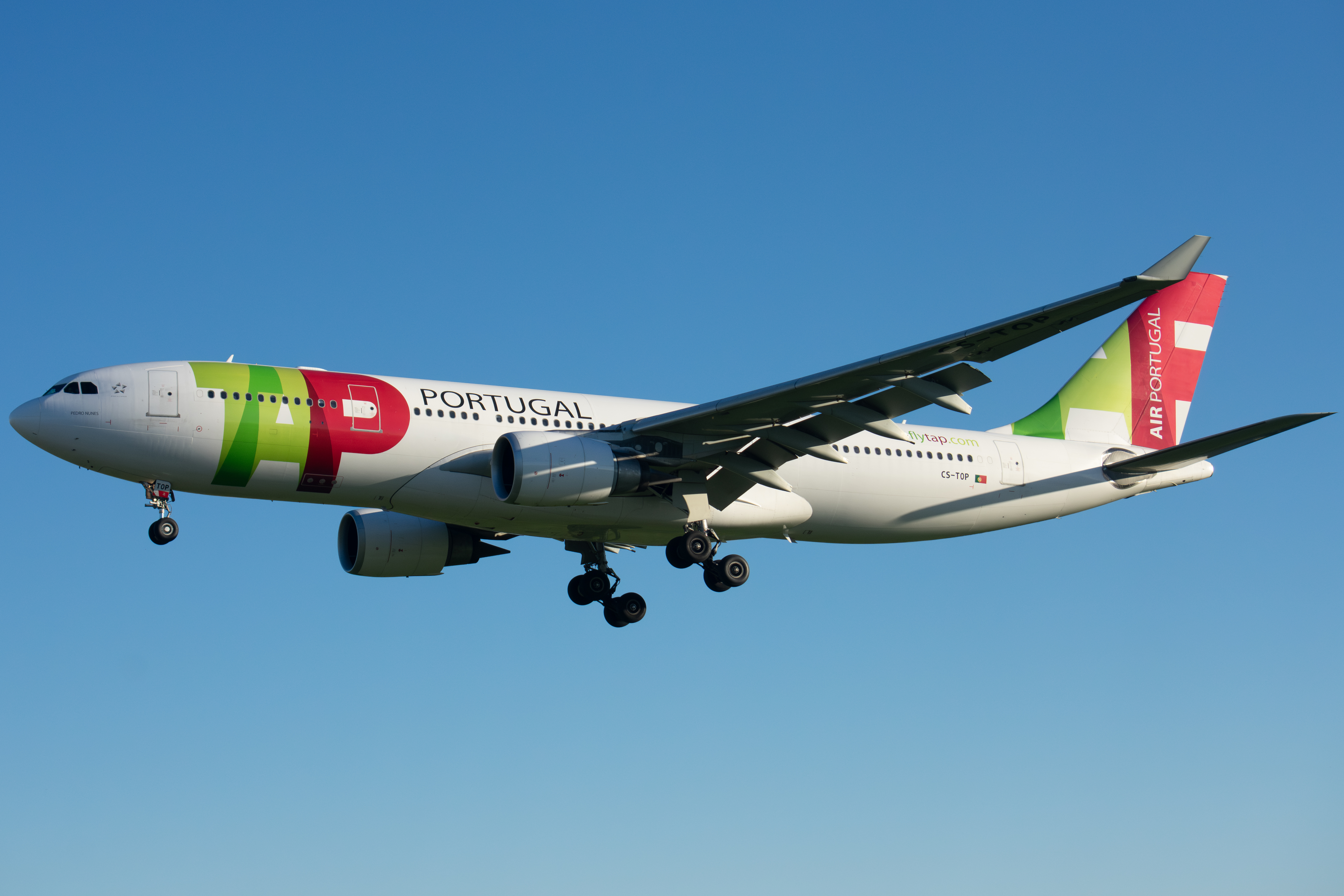 Full size: TAP Air Portugal Airbus A330-200 CS-TOP at Lisbon Humberto Delgado Airport