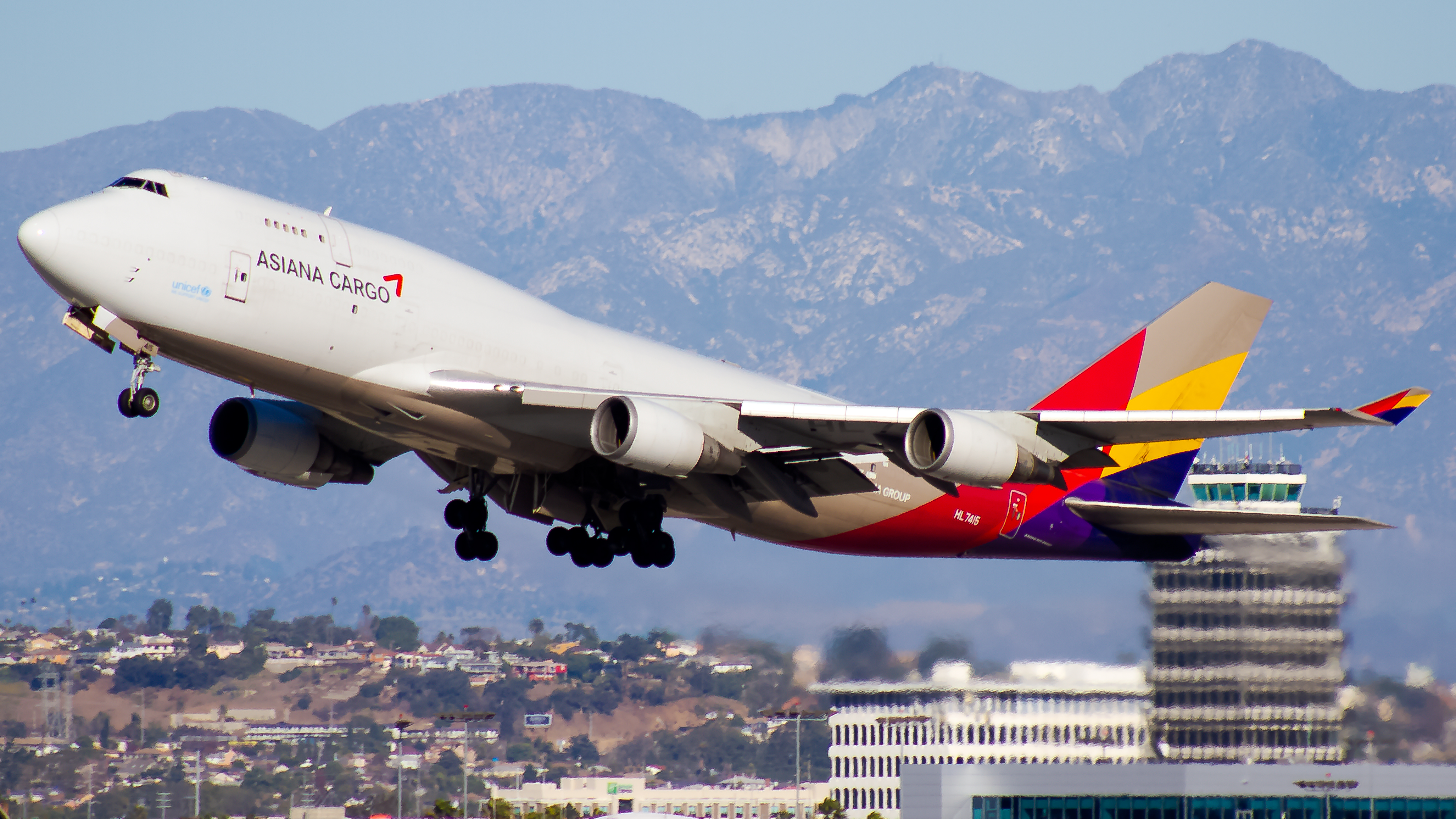 Full size: Asiana Airlines Cargo Boeing 747-400F HL7415 at Los Angeles International Airport