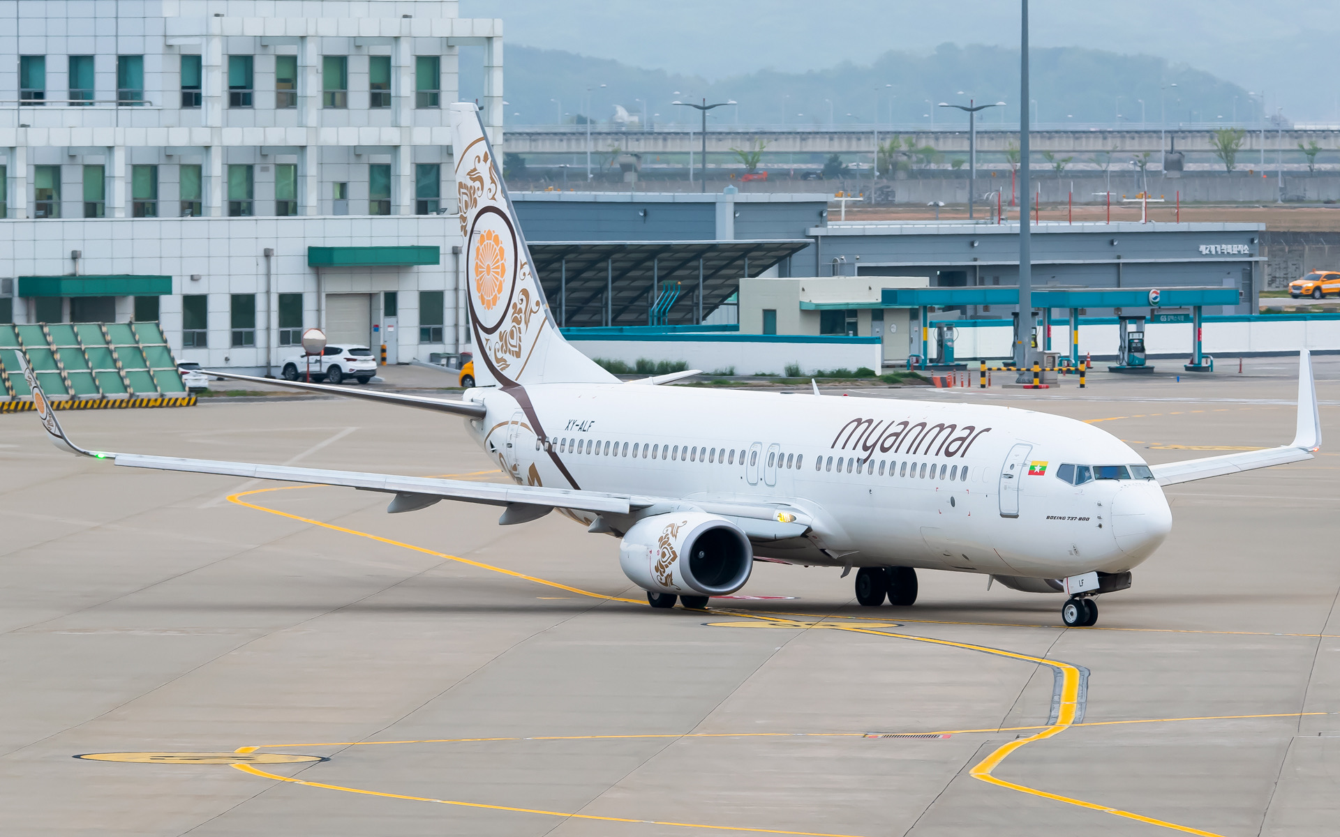 Full size: Myanmar National Airlines Boeing 737-800 XY-ALF at Seoul-Incheon International Airport