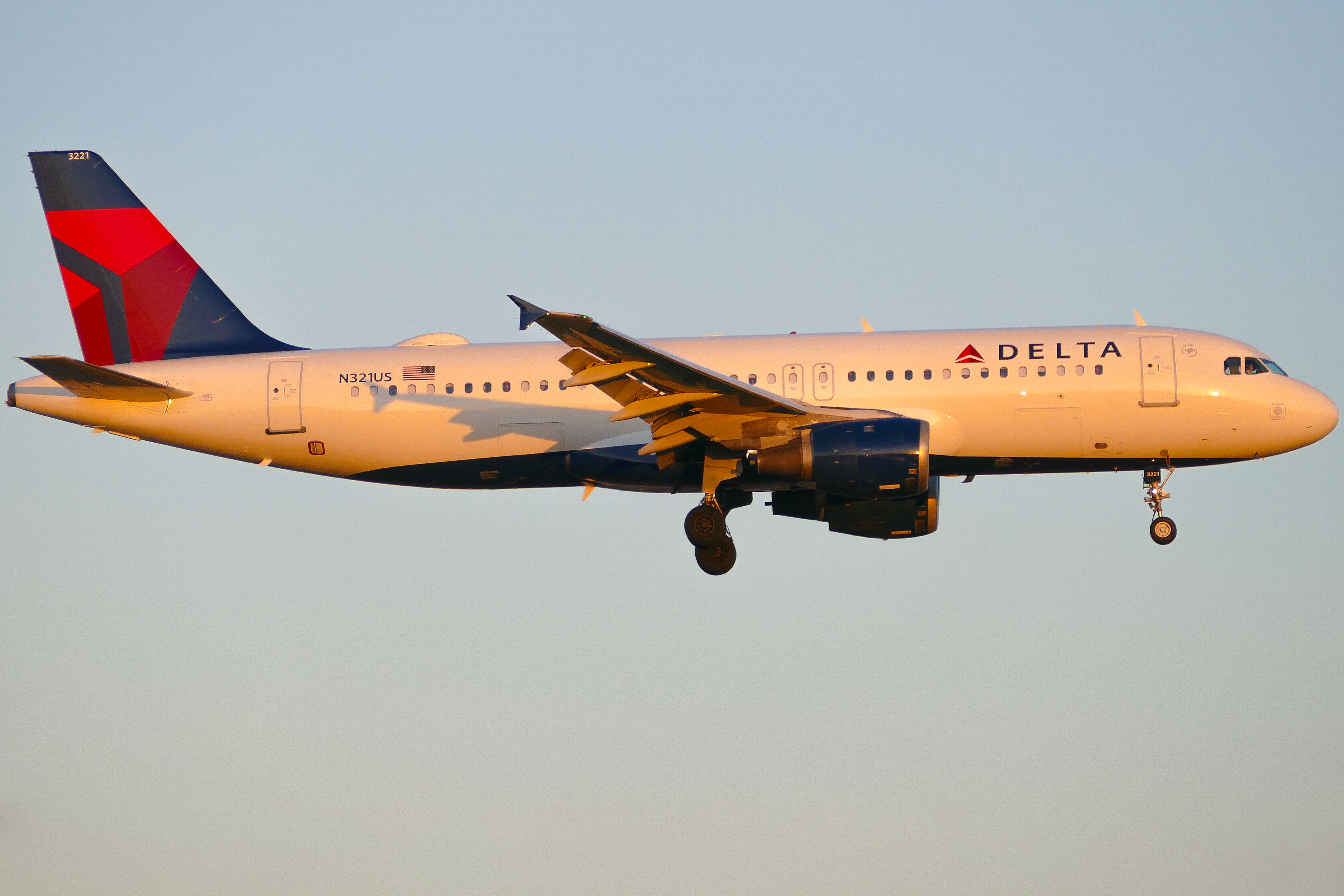 Full size: Delta Airlines Airbus A320 N321US at Austin-Bergstrom International Airport