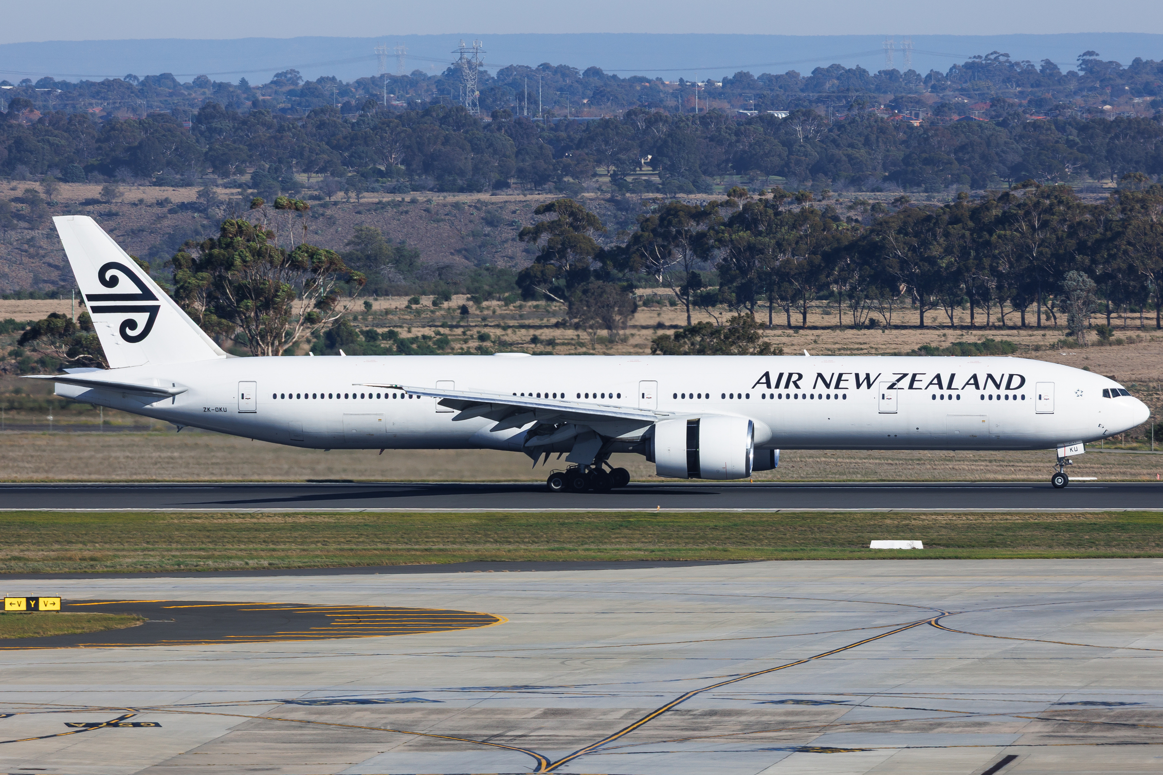 Full size: Air New Zealand Boeing 777-300ER ZK-OKU at Melbourne Airport