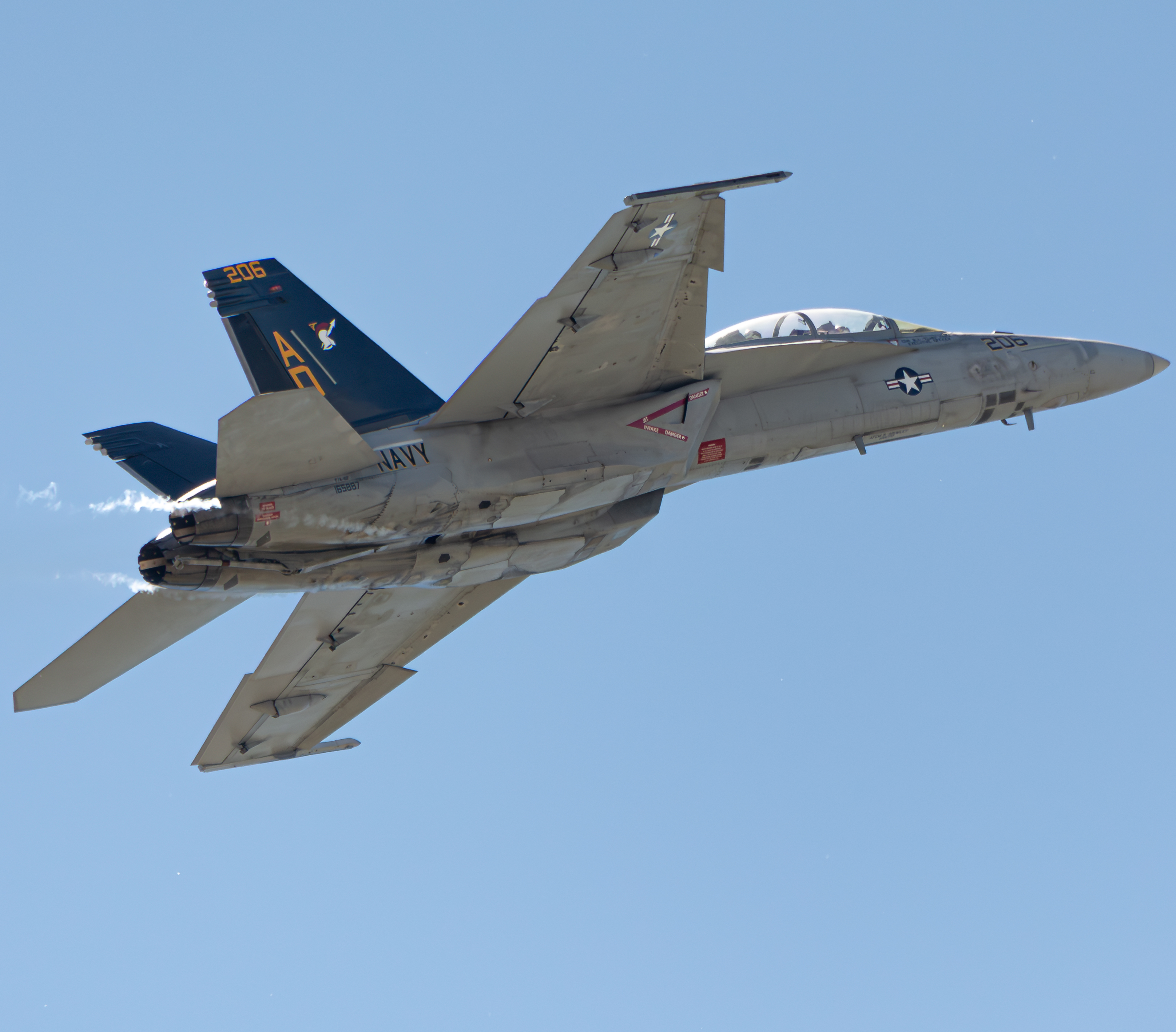 Full size: US Navy Boeing F/A-18E/F Super Hornet 165887 at Rickenbacker International Airport