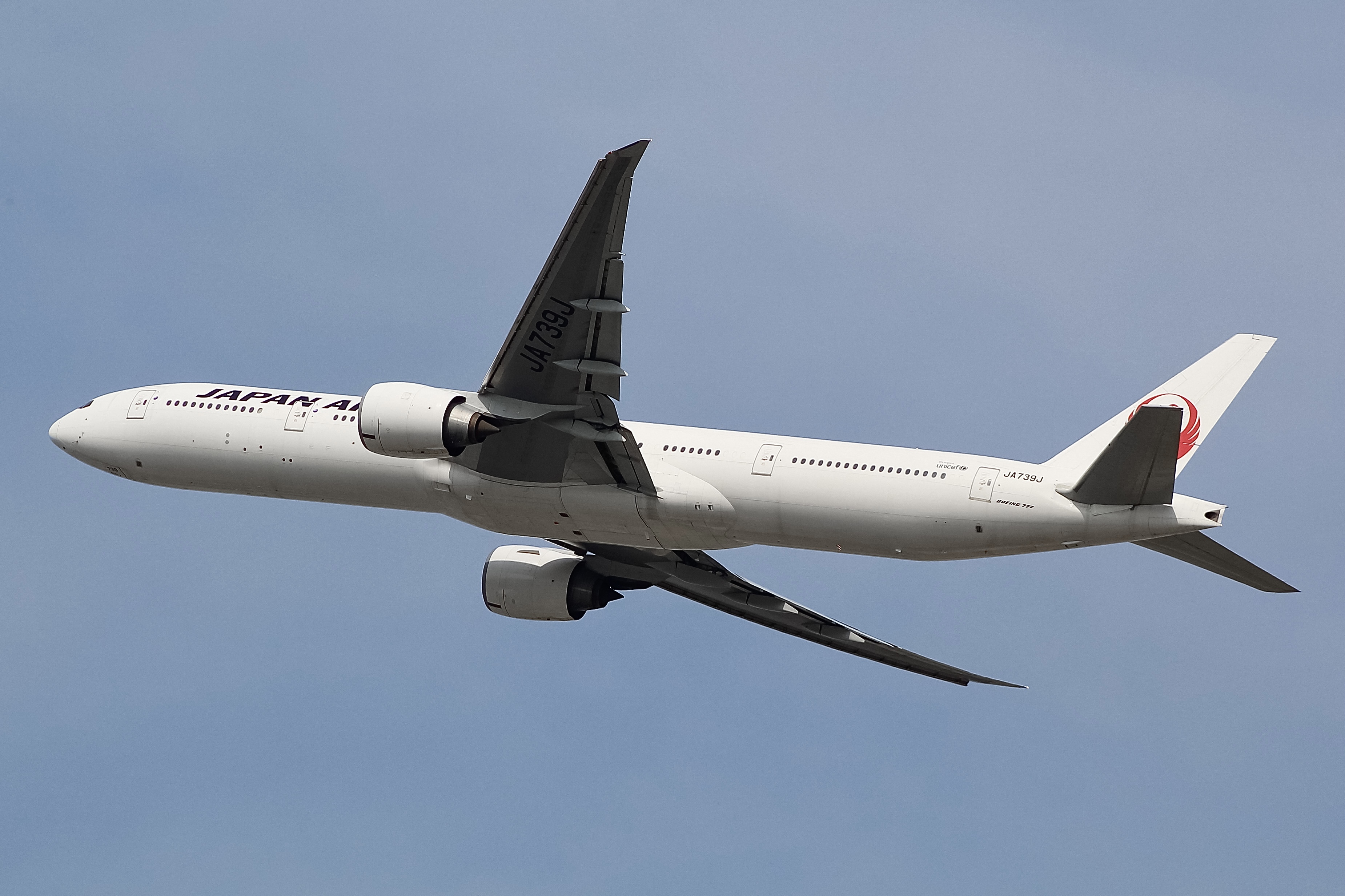 Full size: Japan Airlines Boeing 777-300ER JA739J at Chicago O'Hare International Airport