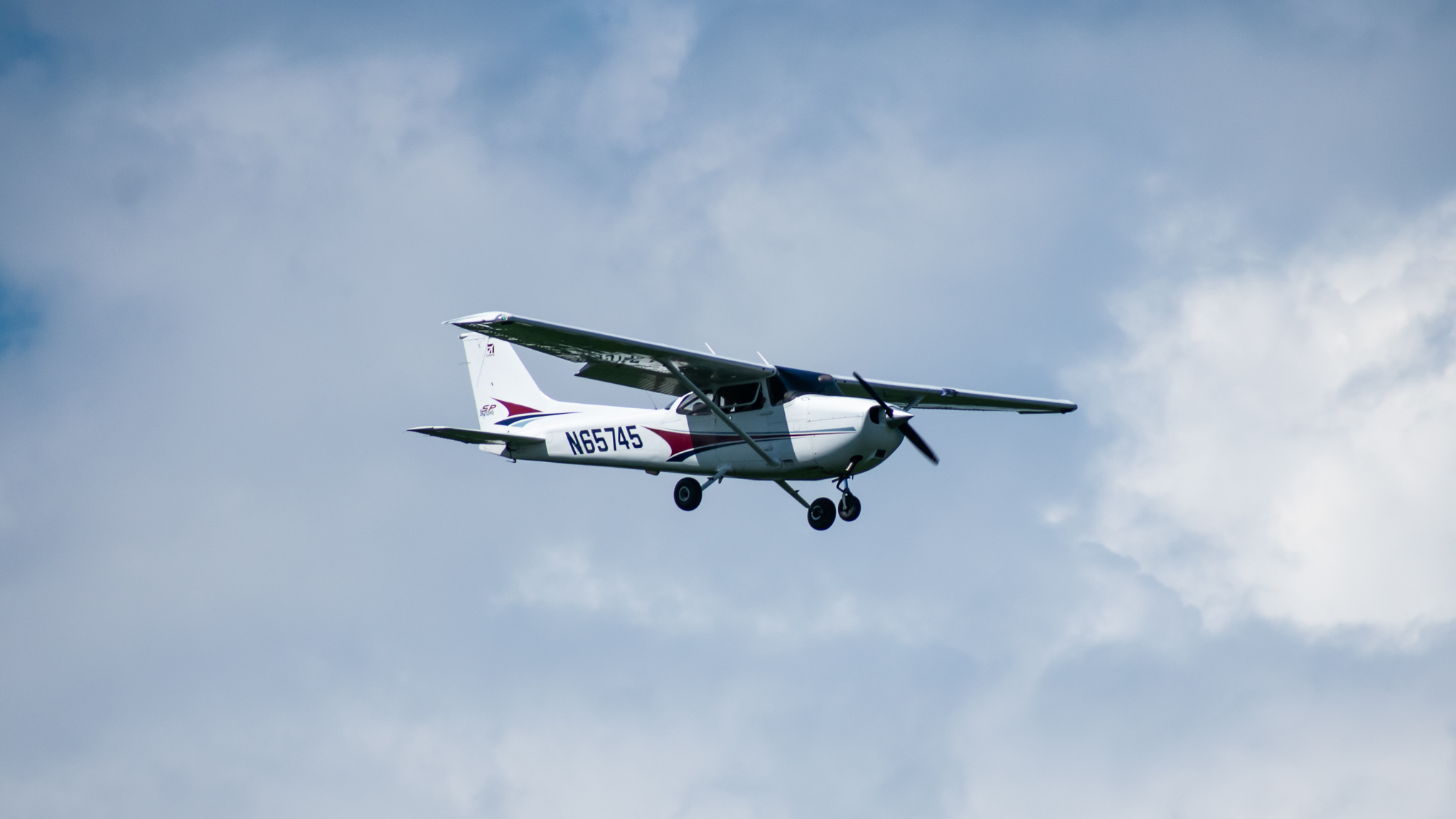 Full size: PRIVATE Cessna 172 N65745 at Martin State Airport