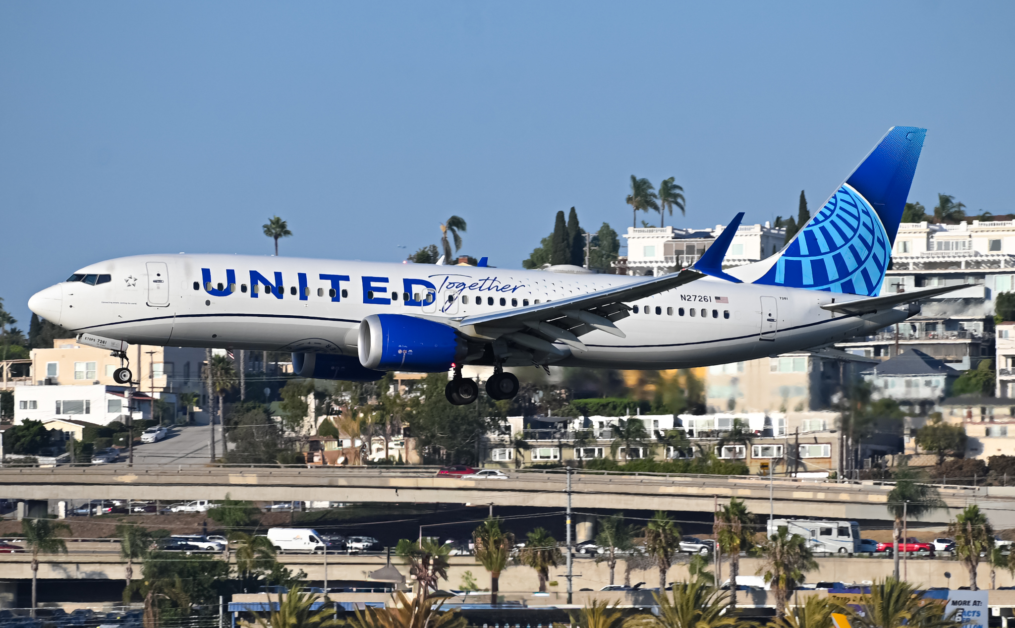 Full size: United Airlines Boeing 737 MAX 8 N27261 at San Diego International Airport