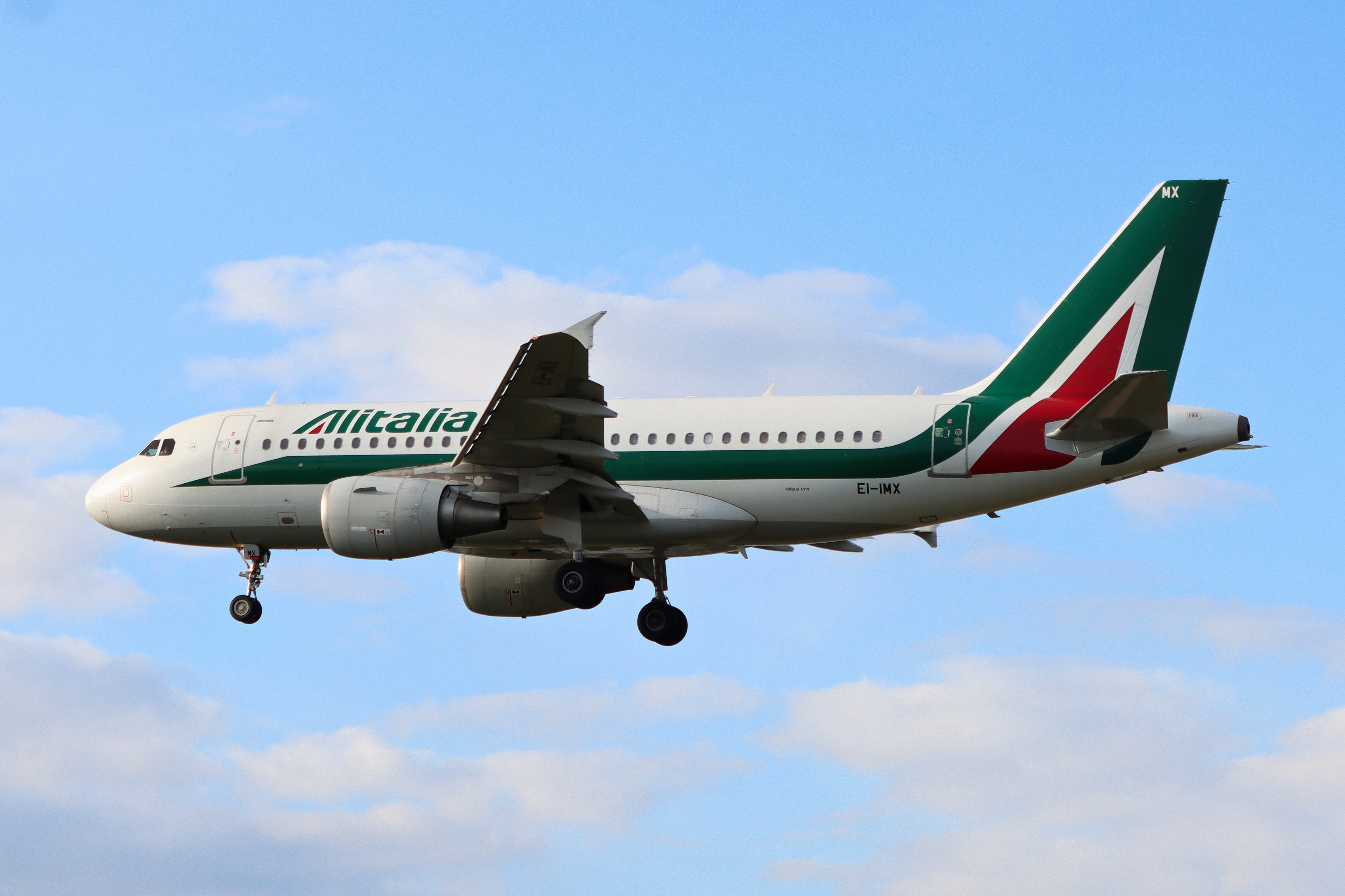 Full size: Alitalia Airbus A319 EI-IMX at London Heathrow International Airport