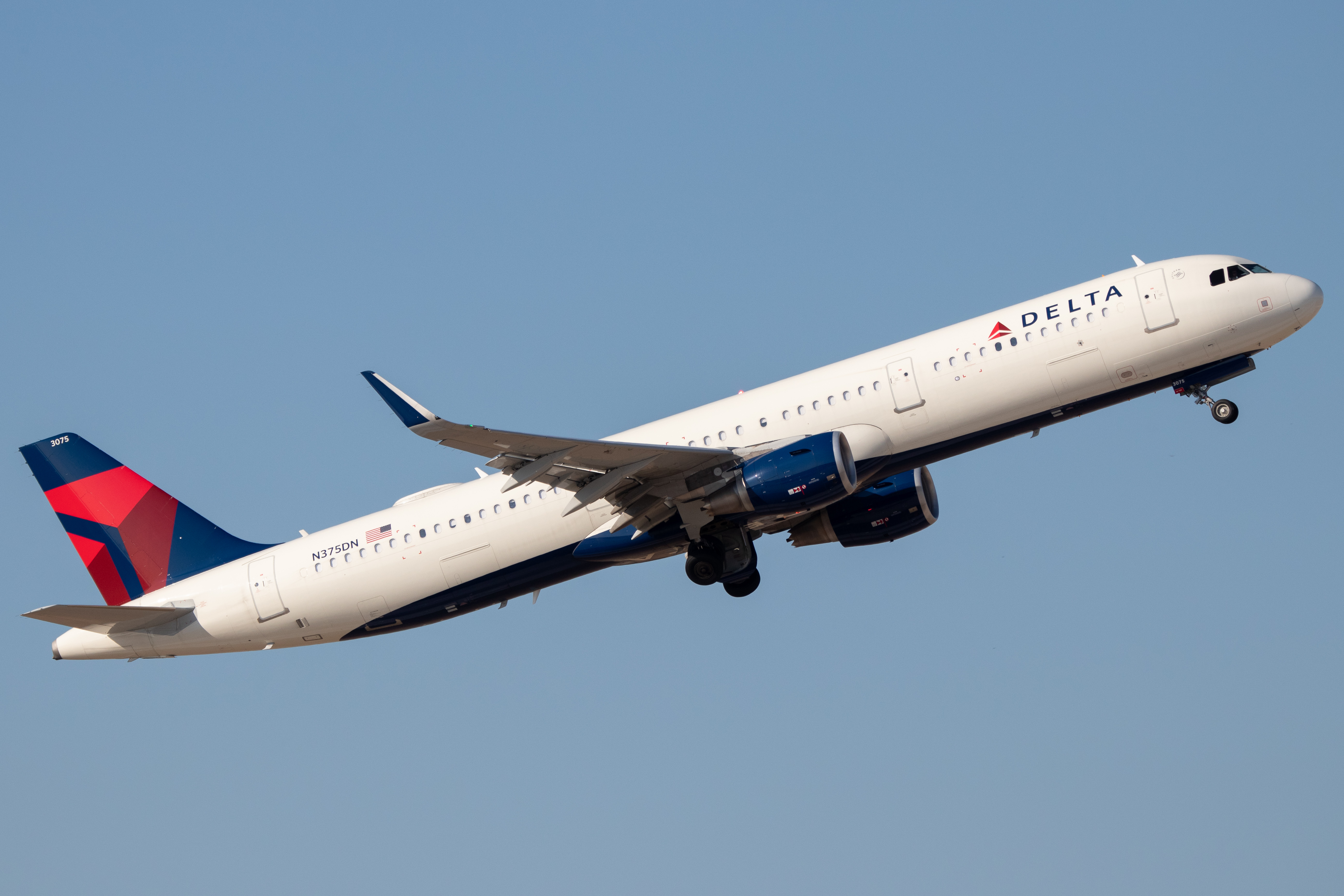 Full size: Delta Airlines Airbus A321-200 N375DN at San Antonio International Airport