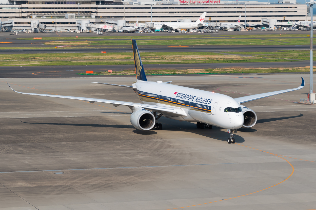 Full size: Singapore Airlines Airbus A350-900 9V-SMQ at Tokyo-Haneda Airport