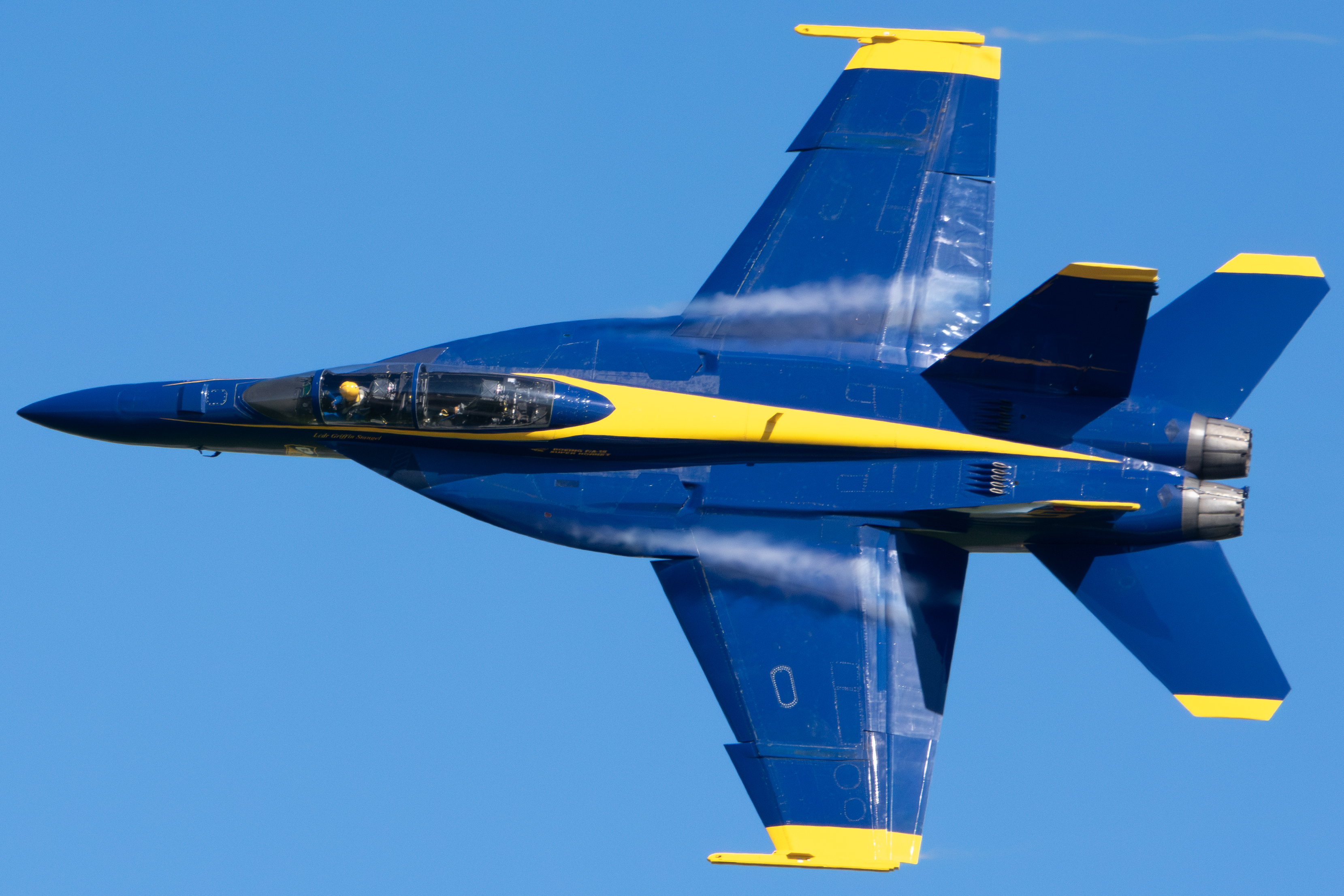 Full size: USN - United States Navy Boeing F/A-18E/F Super Hornet 165805 at Fairfield Travis Air Force Base