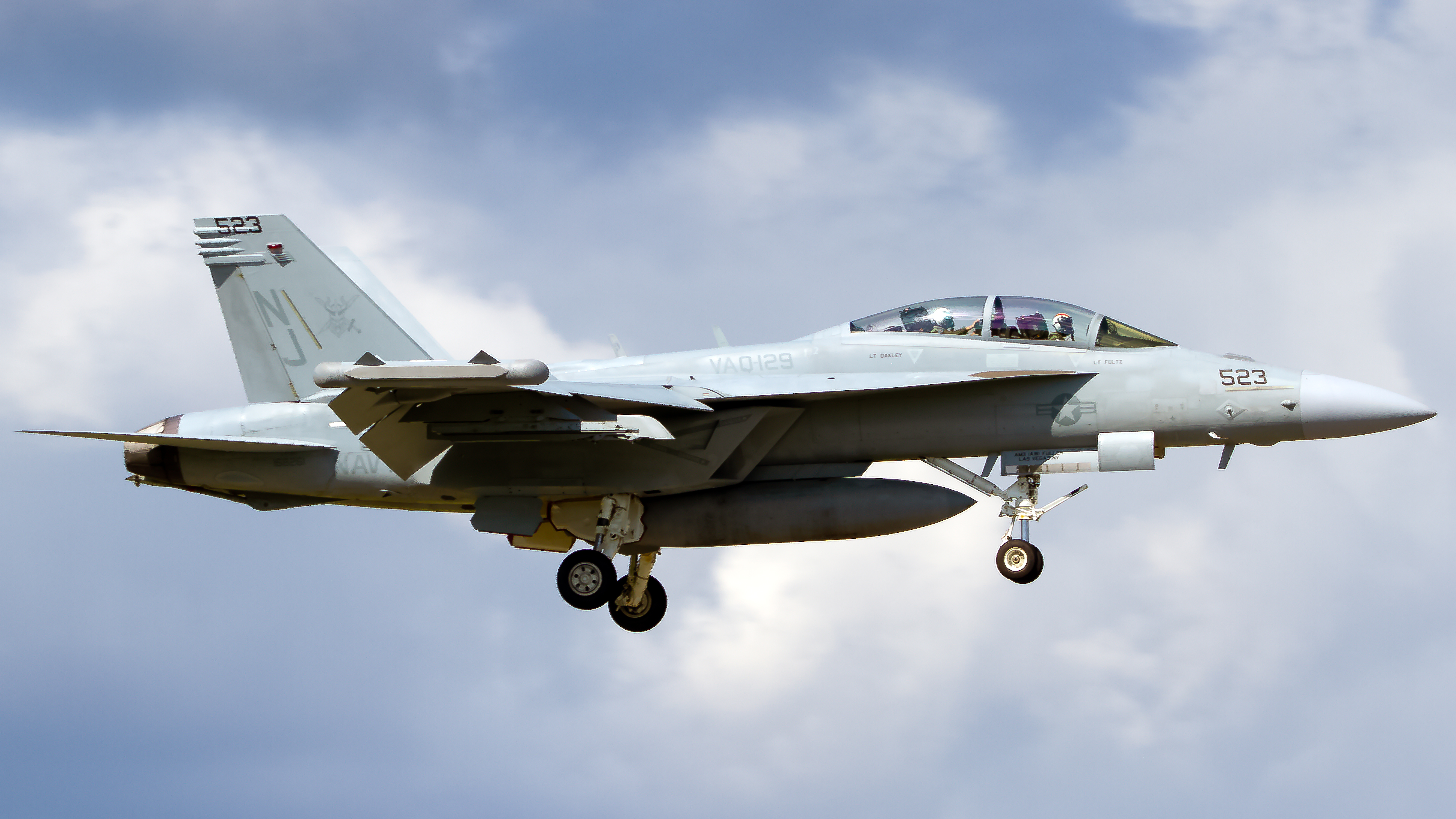 Full size: USN - United States Navy Boeing E/A-18G Growler 168261 at Orlando Sanford International Airport