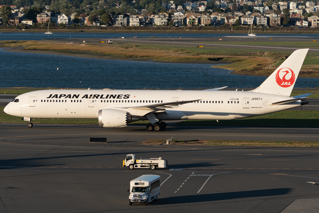 Full size: Japan Airlines Boeing 787-9 JA867J at General Edward Lawrence Logan International Airport