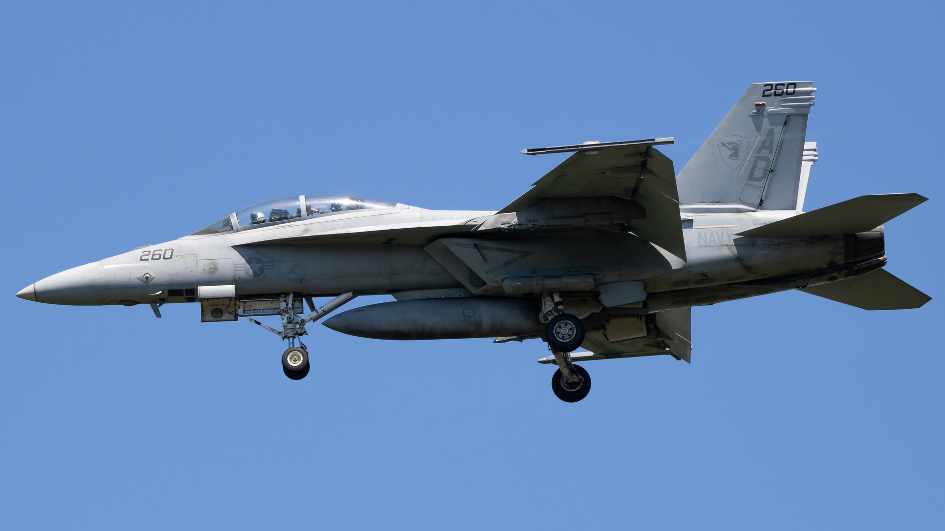 Full size: US Navy Boeing F/A-18 166613 at Oceana Naval Air Station (Apollo Soucek Field)